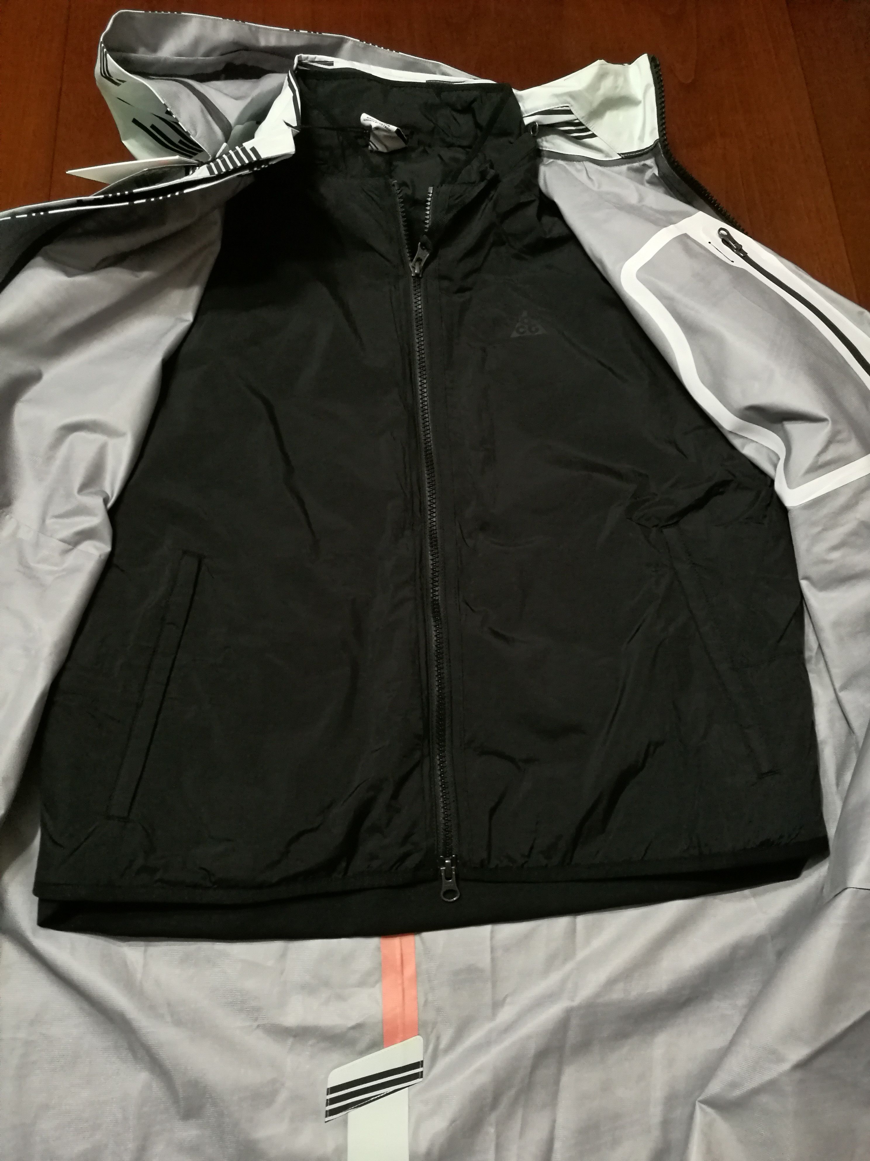 Nike ACG Nikelab ACG GORE-TEX Barely Green Jacket WMNS L 924079-372 Size L / US 10 / IT 46 - 3 Thumbnail
