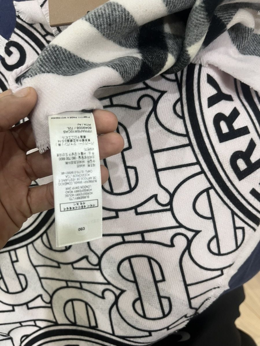 Burberry Burberry Giant Check Circular Print Cashmere Scarf Size ONE SIZE - 5 Thumbnail
