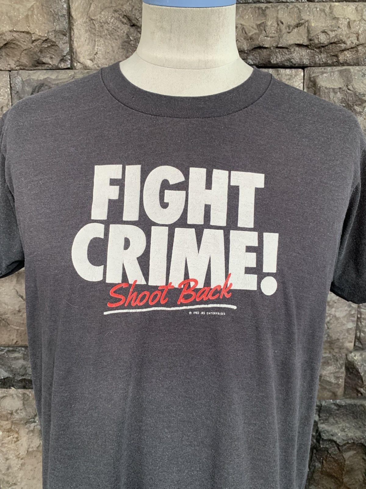 Vintage Vintage 80s Fight Crime Shoot Back Graphics T shirt Size US L / EU 52-54 / 3 - 2 Thumbnail