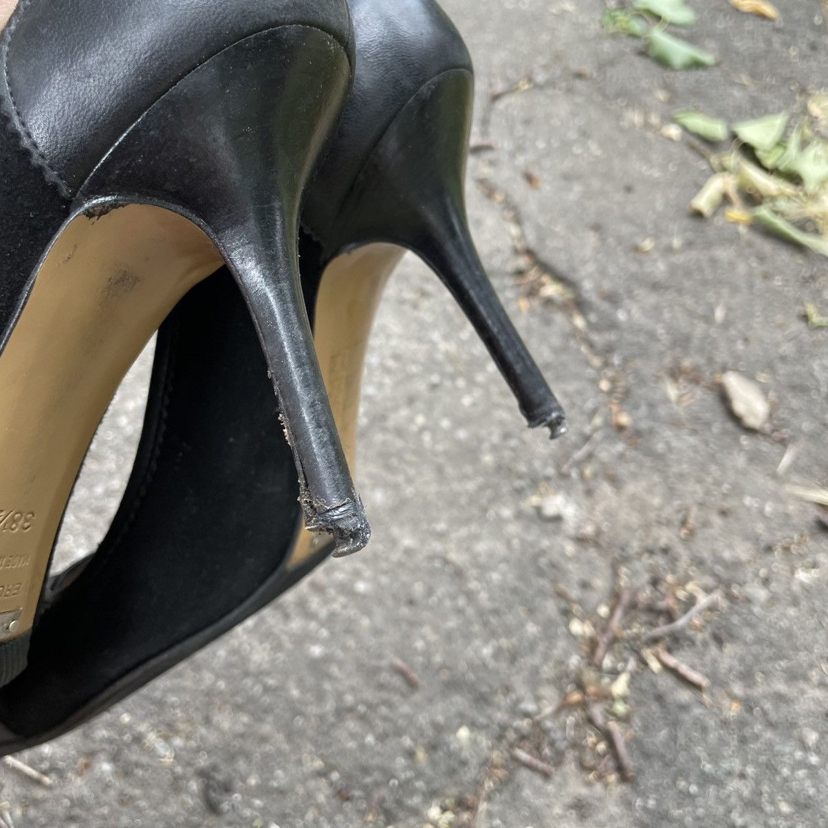 Dolce & Gabbana 39.5 Dolce Gabbana Black Leather Sling Heels Pumps slip shoe Size US 8.5 / IT 38.5 - 4 Thumbnail