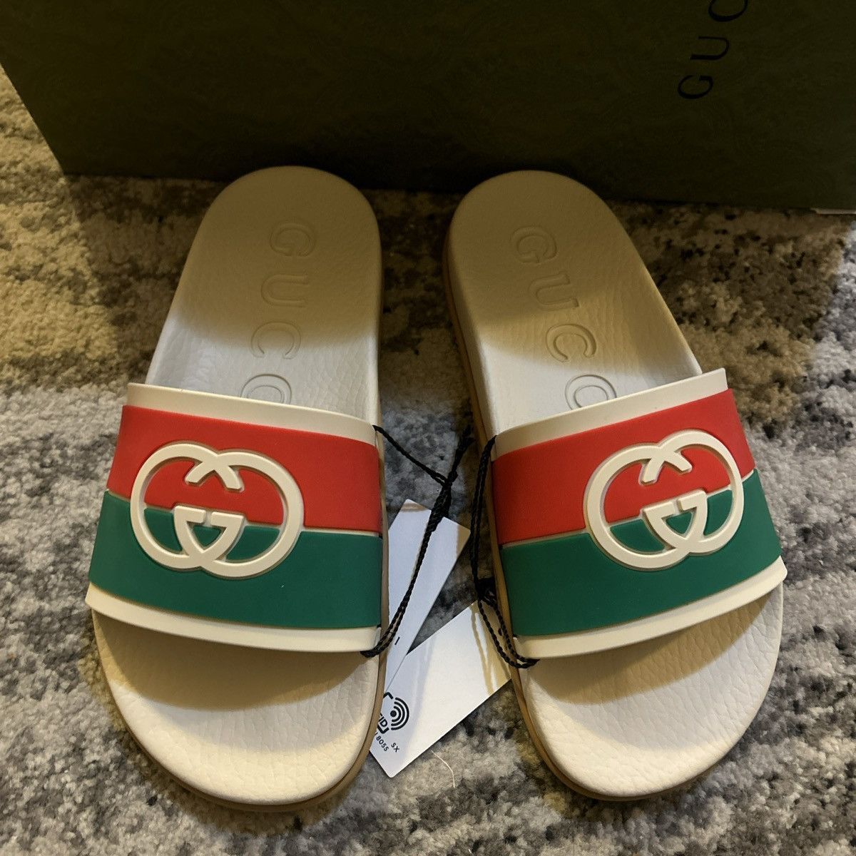 Gucci Gucci GG Interlocking Logo Rubber Sandals Slides size 38 Size US 8 / IT 38 - 2 Thumbnail