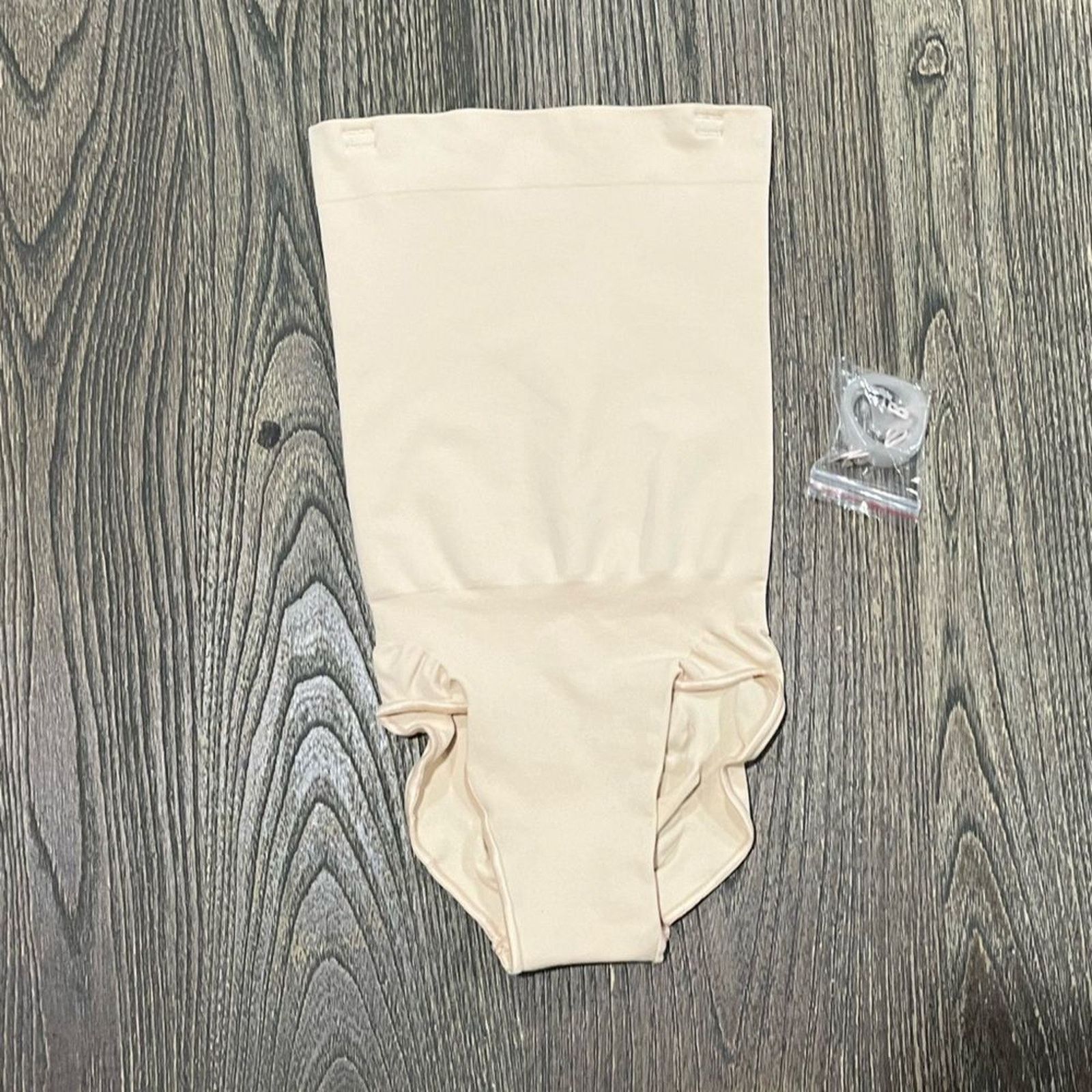 SKIMS NWOT Skims Shapewear Seamless Sculpt Brief Sand Size XS Size ONE SIZE - 1 Thumbnail