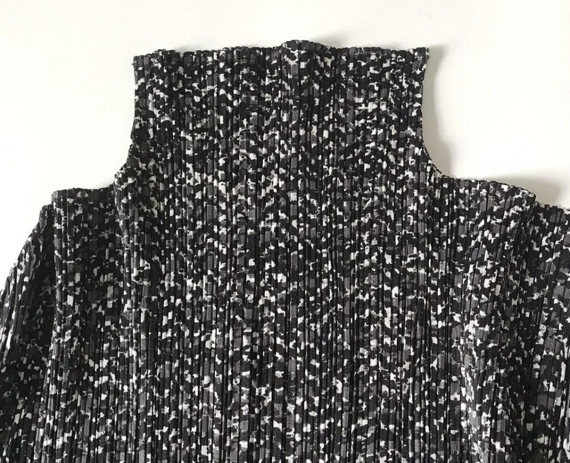 Pleats Please Issey Miyake Issey miyake pleats please bw digi mock neck Size S / US 4 / IT 40 - 2 Thumbnail