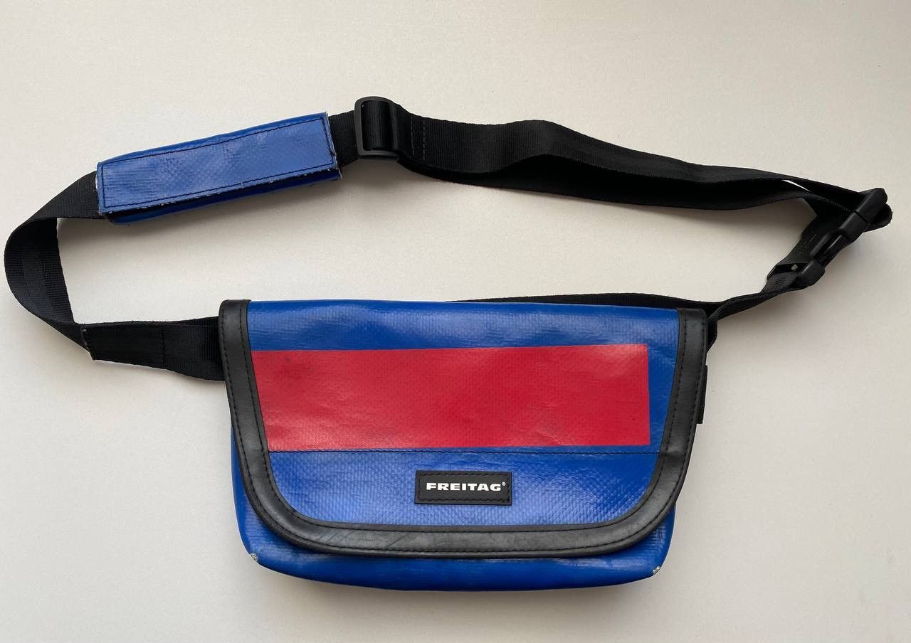 Freitag F40 JAMIE HIPBAG Small Messenger Bag 1of1 Black Bordo