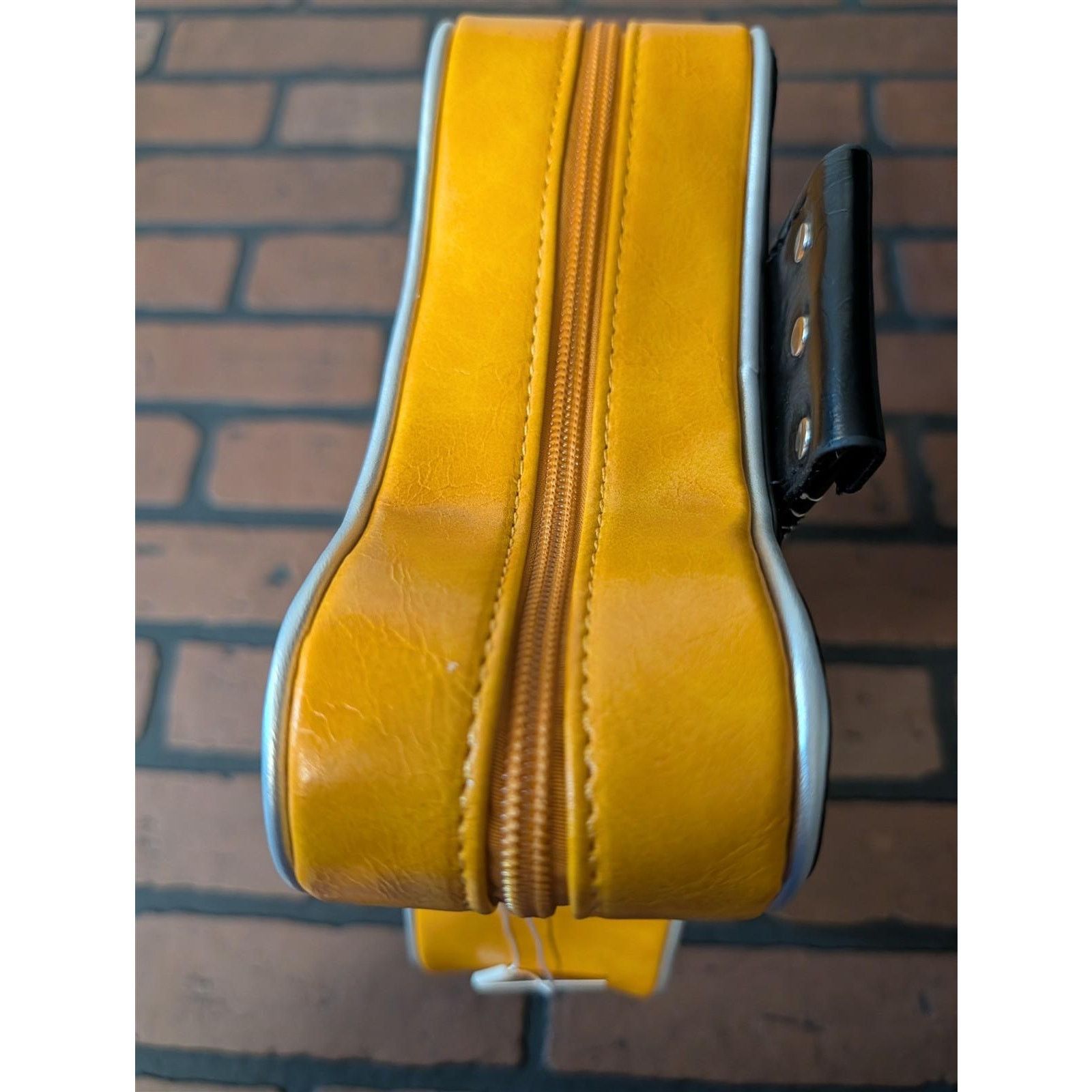 The Unbranded Brand Guitar Shaped Crossbody Bag / Purse / Handbag for Women~New~ Size ONE SIZE - 21 Thumbnail