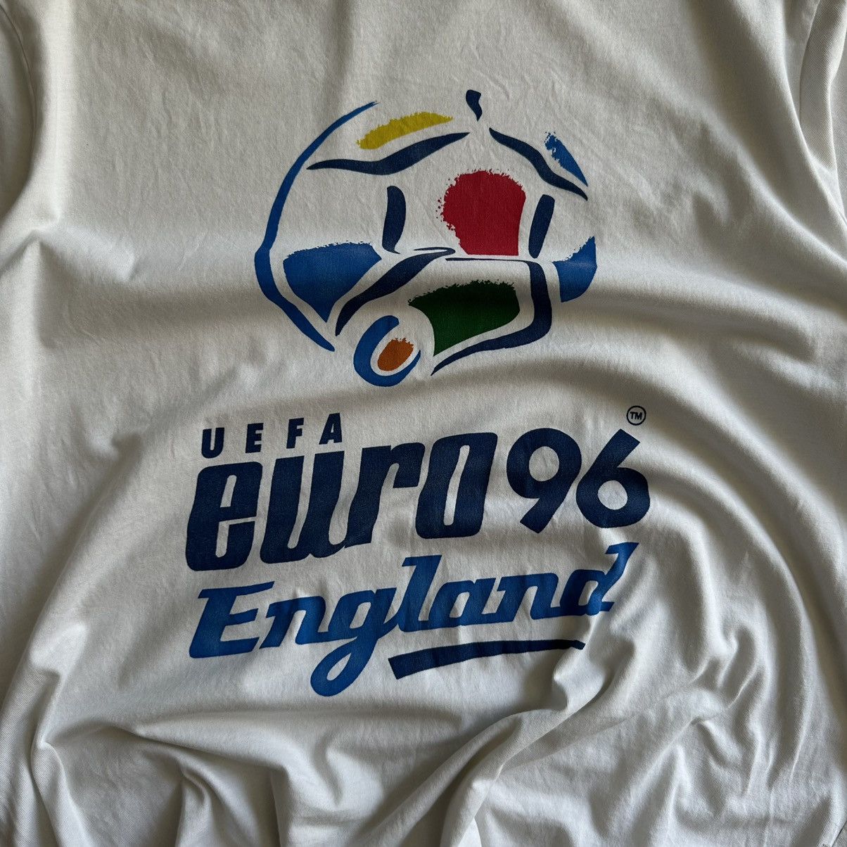 Vintage Vintage UEFA Euro 96 England T-shirts Big Logo Y2K 00s Size US L / EU 52-54 / 3 - 9 Thumbnail