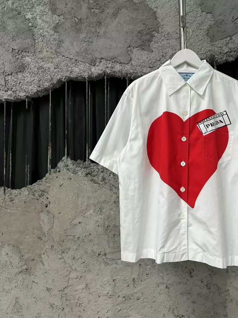 Prada Prada Heart Short Sleeve Shirt-2506 Size US S / EU 44-46 / 1 - 3 Thumbnail