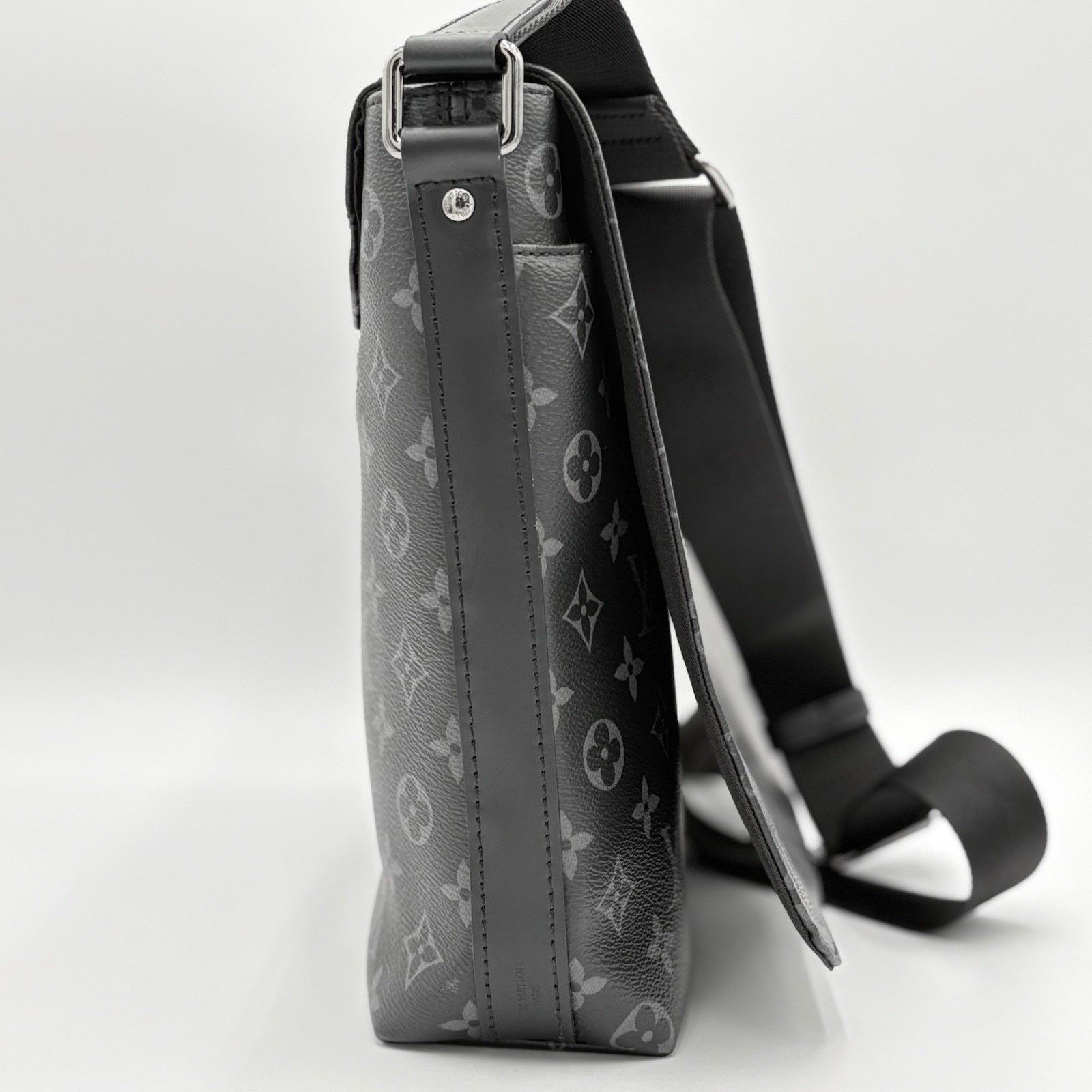 Louis Vuitton District Monogram Eclipse Messenger Bag | SUPER CLEAN! Size ONE SIZE - 8 Thumbnail