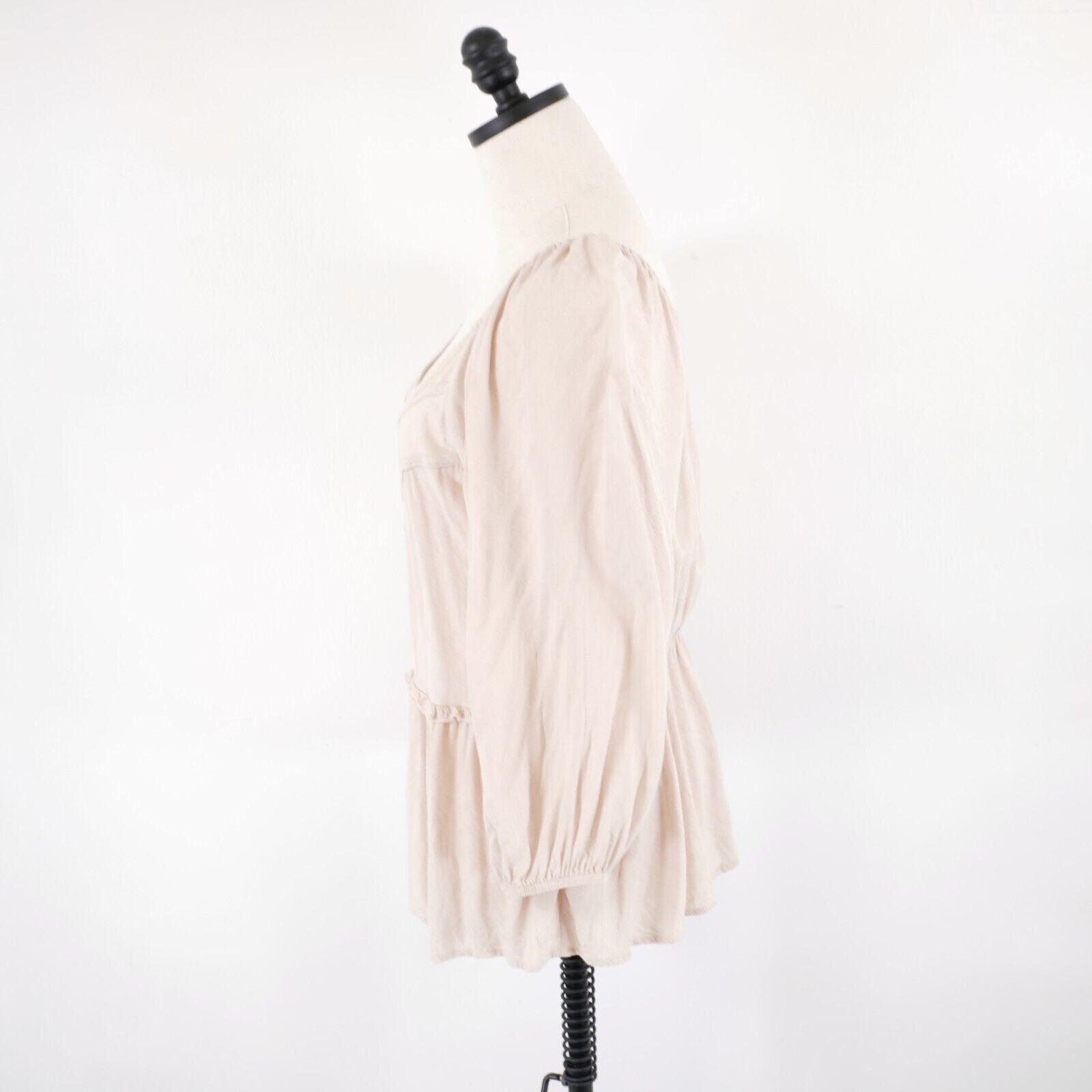 Designer Maurices Medium Rayon Medium Beige Dress Boat V-Neck Pillow Size M / US 6-8 / IT 42-44 - 6 Thumbnail