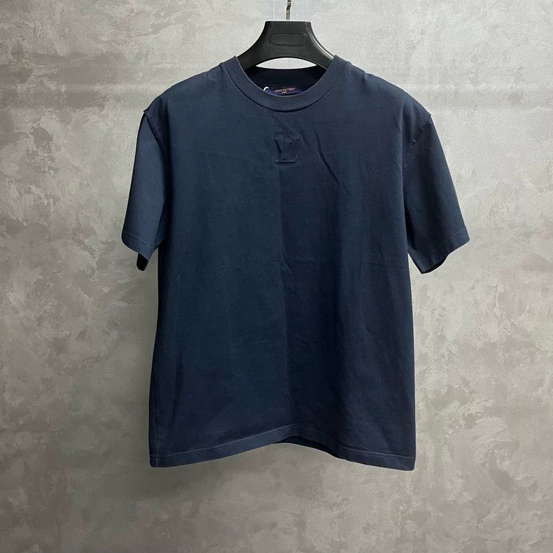Louis Vuitton Louis Vuitton Navy Embroidered Logo Solid Short Sleeve 250 Size US L / EU 52-54 / 3 - 1 Thumbnail