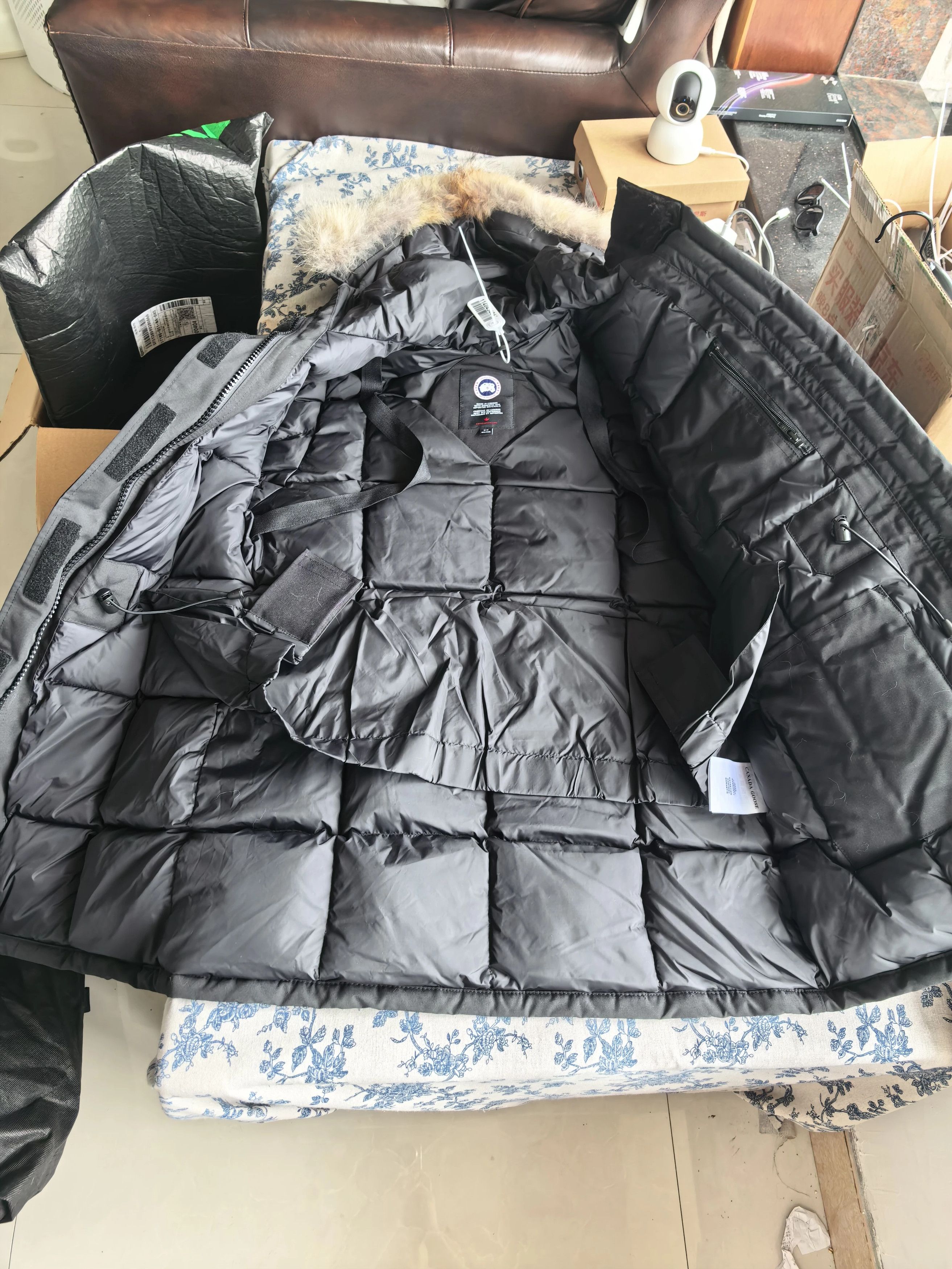 Canada Goose Canada Goose Expedition Black Down Jacket M 4660L Size M / US 6-8 / IT 42-44 - 4 Thumbnail