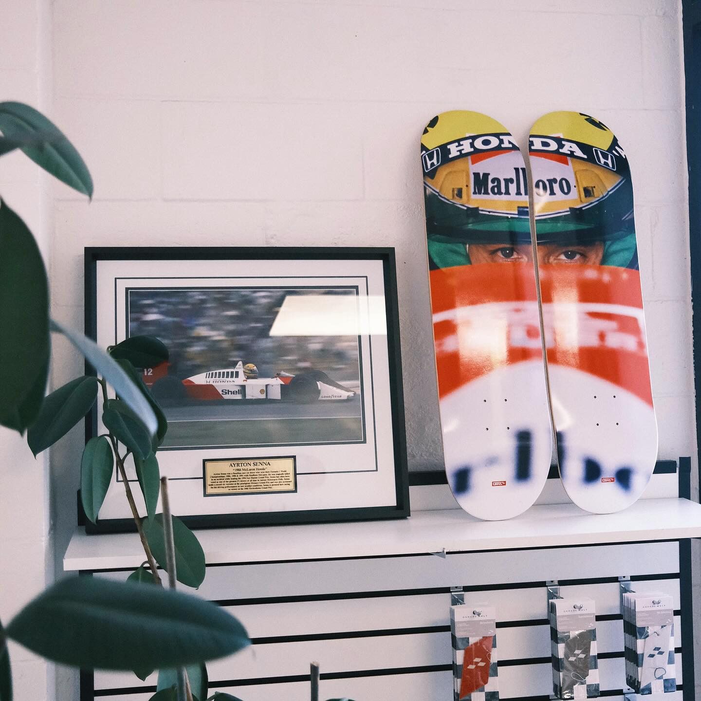 Formula 1 Garage Welt Ayrton Senna "No Idols" F1 Skate Deck Set Size ONE SIZE - 2 Thumbnail