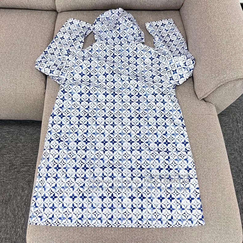 Louis Vuitton Louis Vuitton Full logo printed midi hooded jacket Size XS / US 0-2 / IT 36-38 - 2 Thumbnail