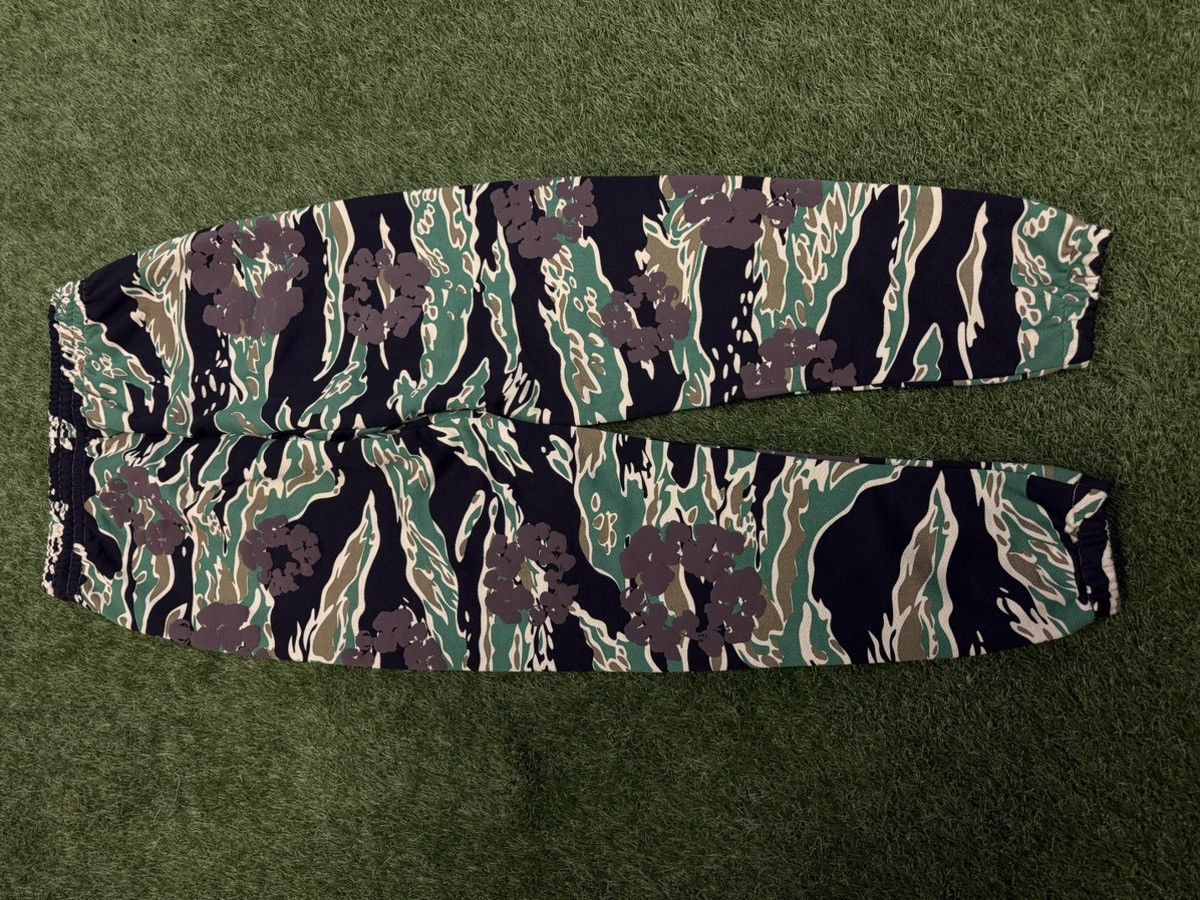 DENIM TEARS Denim Tears Cotton Wreath Sweatpants Camo Size Medium (NEW) Size US 31 - 5 Thumbnail