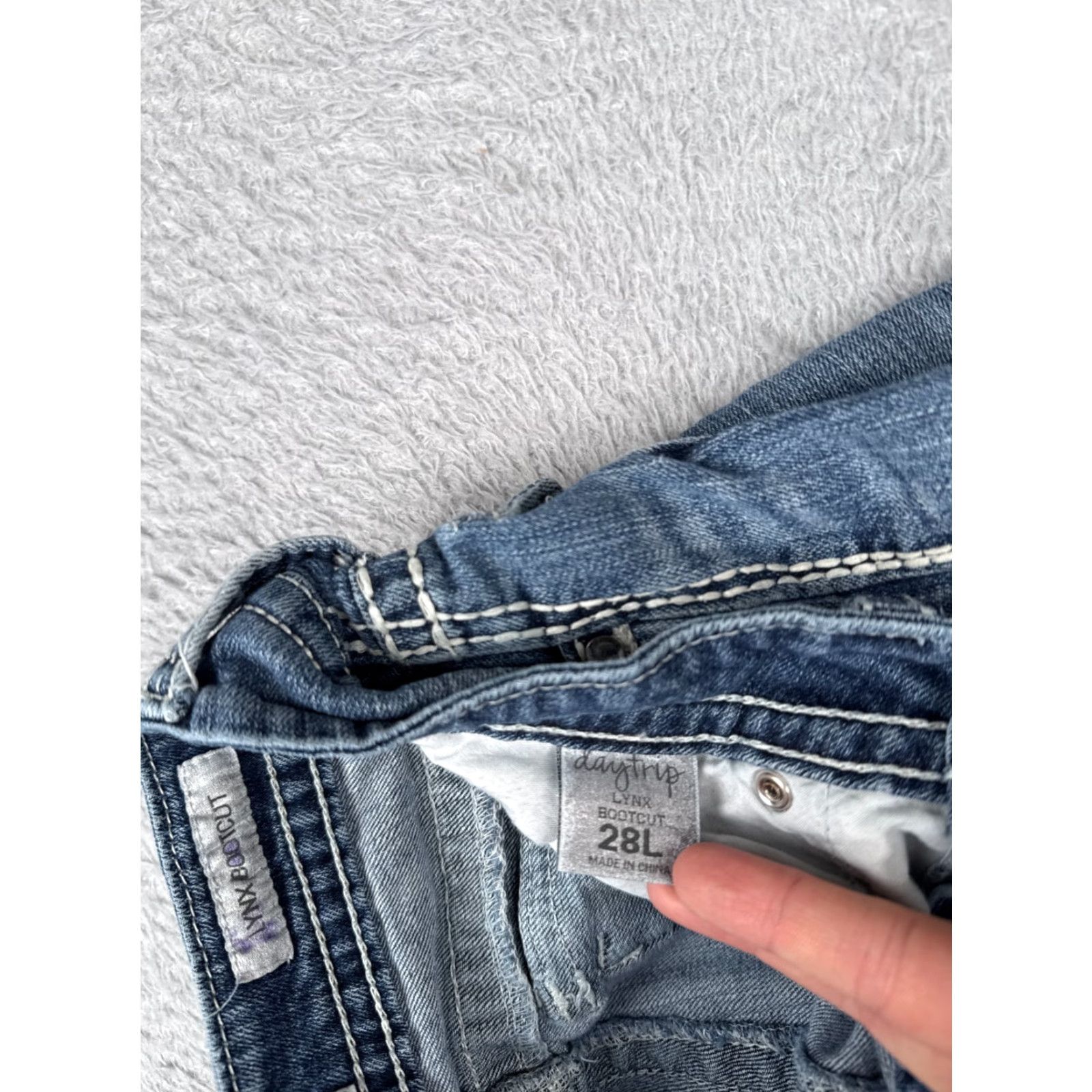 Vintage Daytrip Women's Blue Denim Jeans 28x31 Bootcut Low Rise Stretch Cotton Vintage 90s Designer Size 28" / US 6 / IT 42 - 7 Thumbnail
