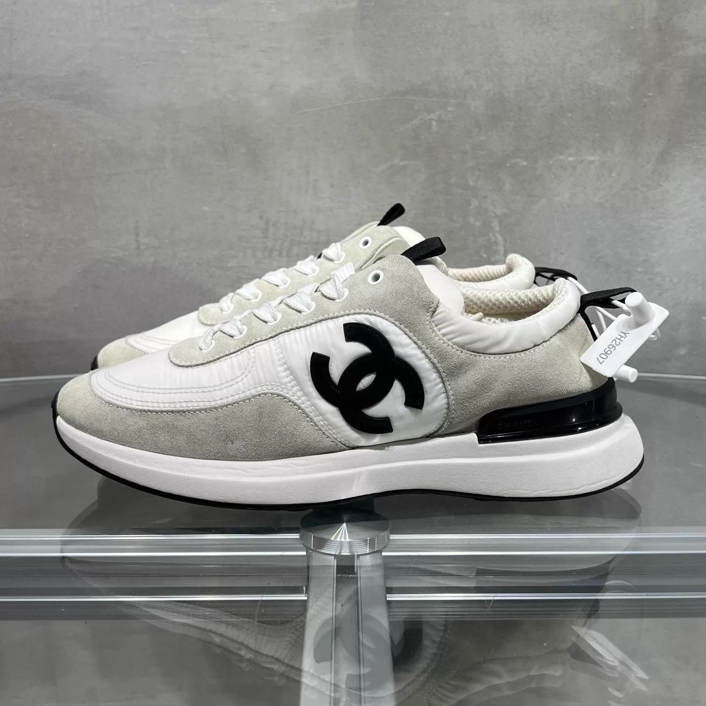 Chanel Chanel White CC Logo Sneakers EUR 38 YH26907 Size US 7.5 / IT 37.5 - 3 Thumbnail