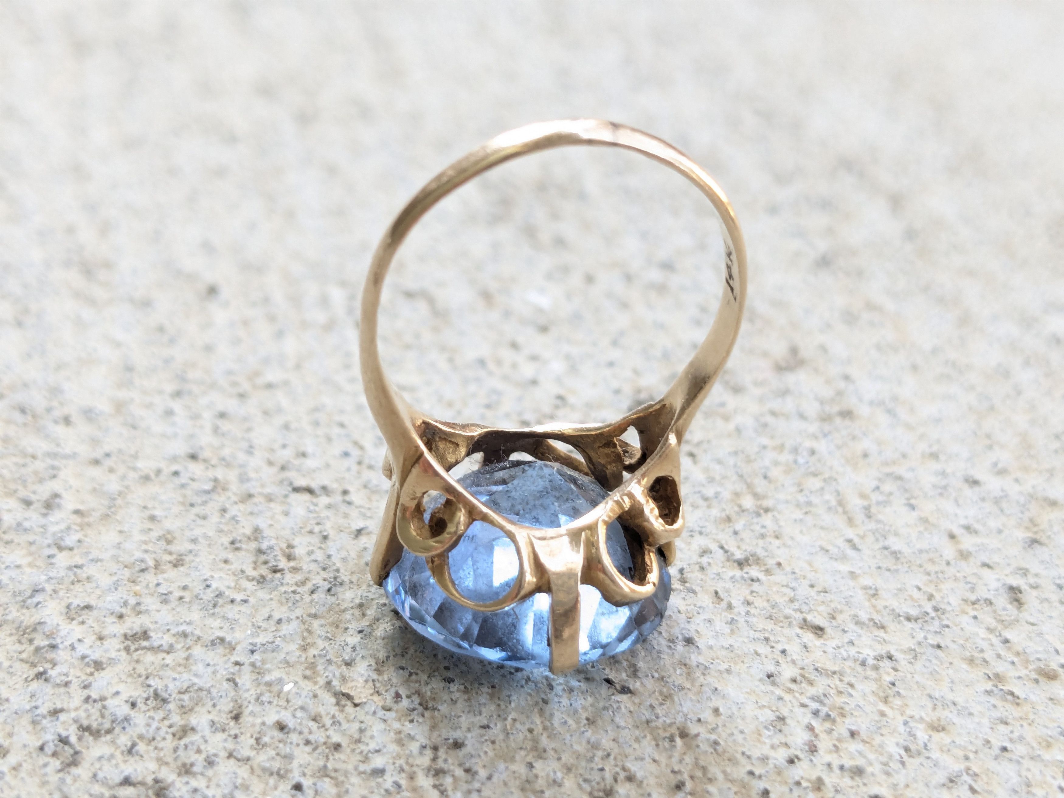 Vintage 14k Gold Ring Blue Topaz 7.25 Round Cocktail Size ONE SIZE - 8 Thumbnail