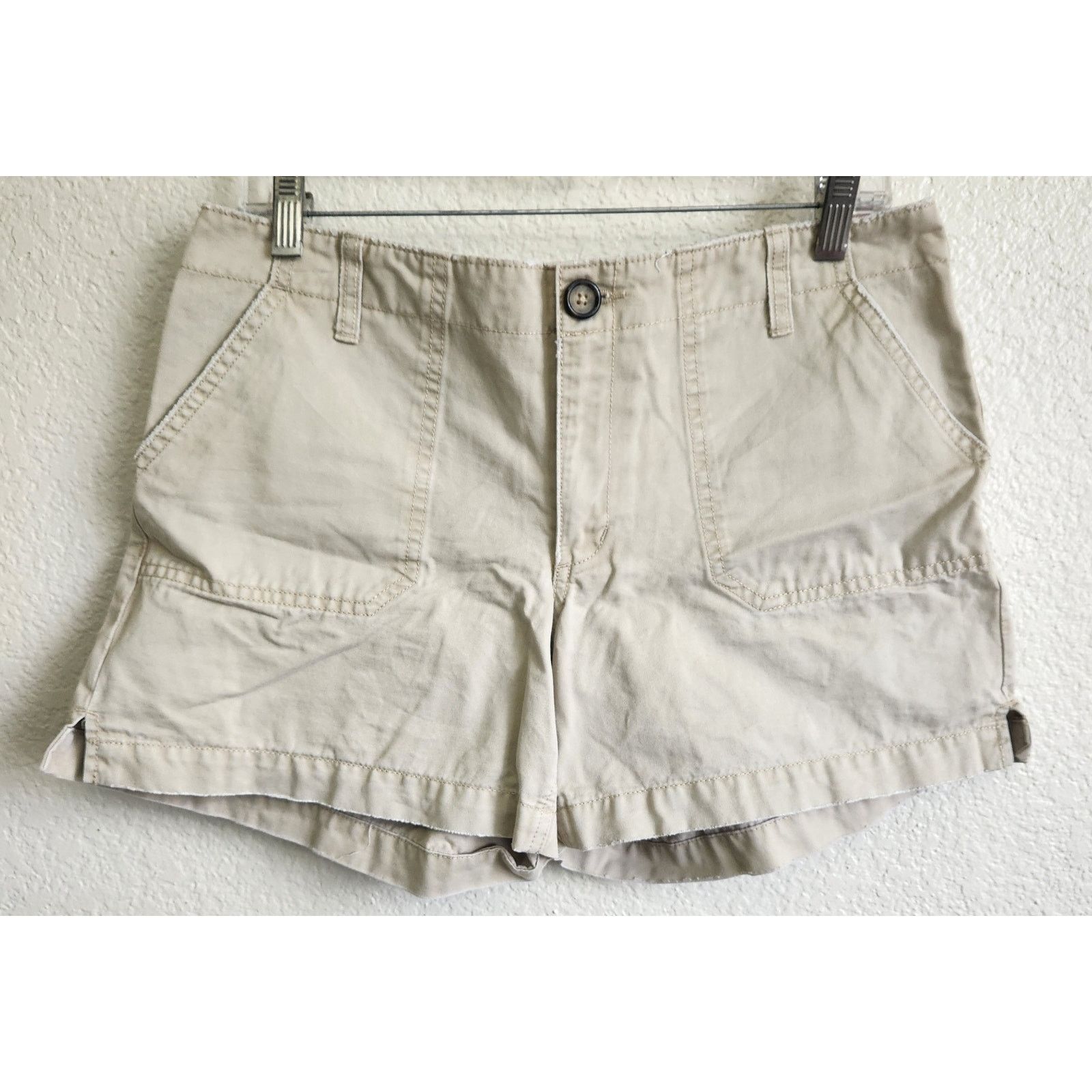 Old Navy Old Navy Tan Beige Chino Shorts 8 Lightweight Soft Size 30" / US 8 / IT 44 - 1 Thumbnail