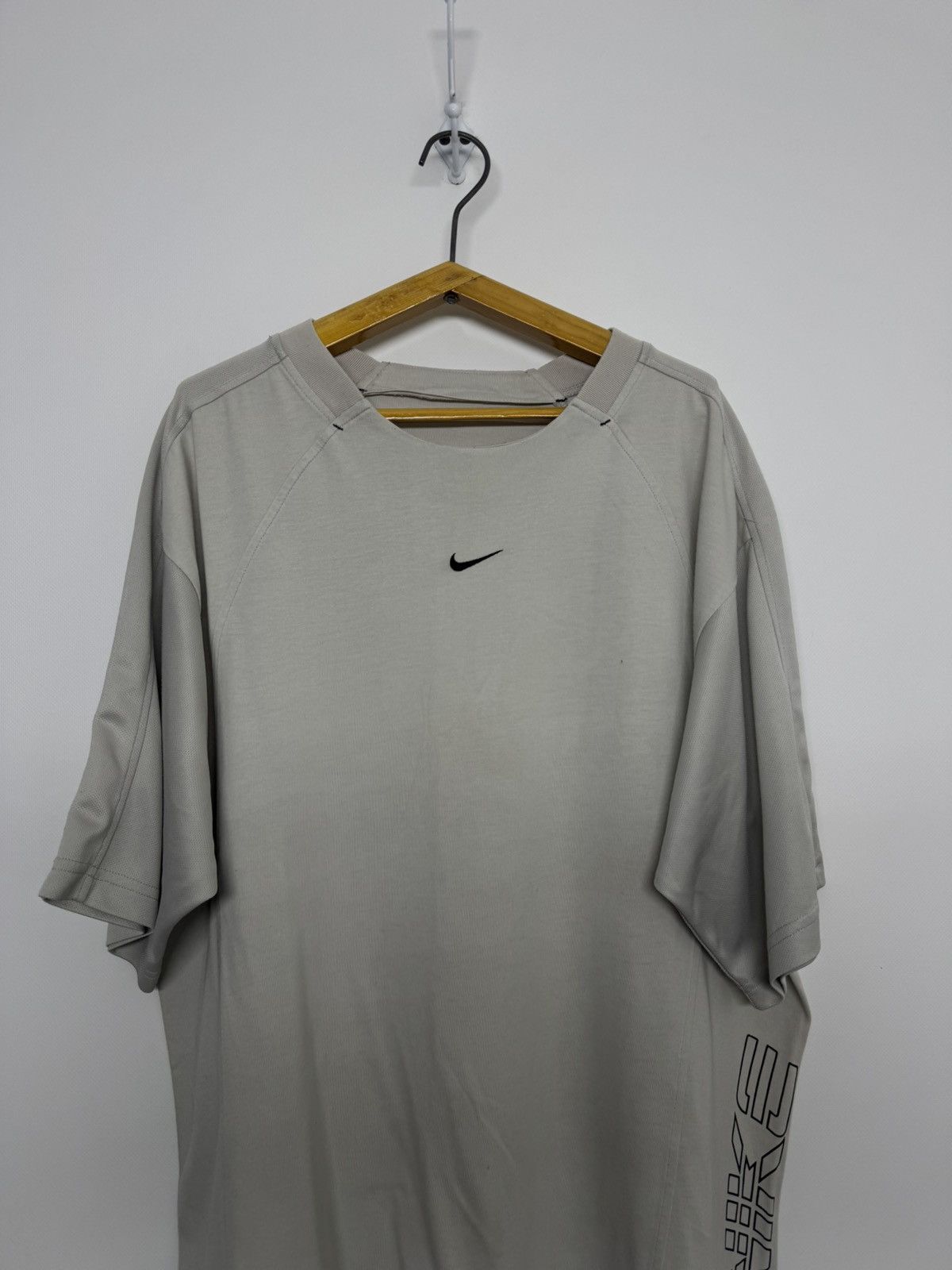 Nike Nike vintage Center logo T-shirt Size US L / EU 52-54 / 3 - 1 Thumbnail
