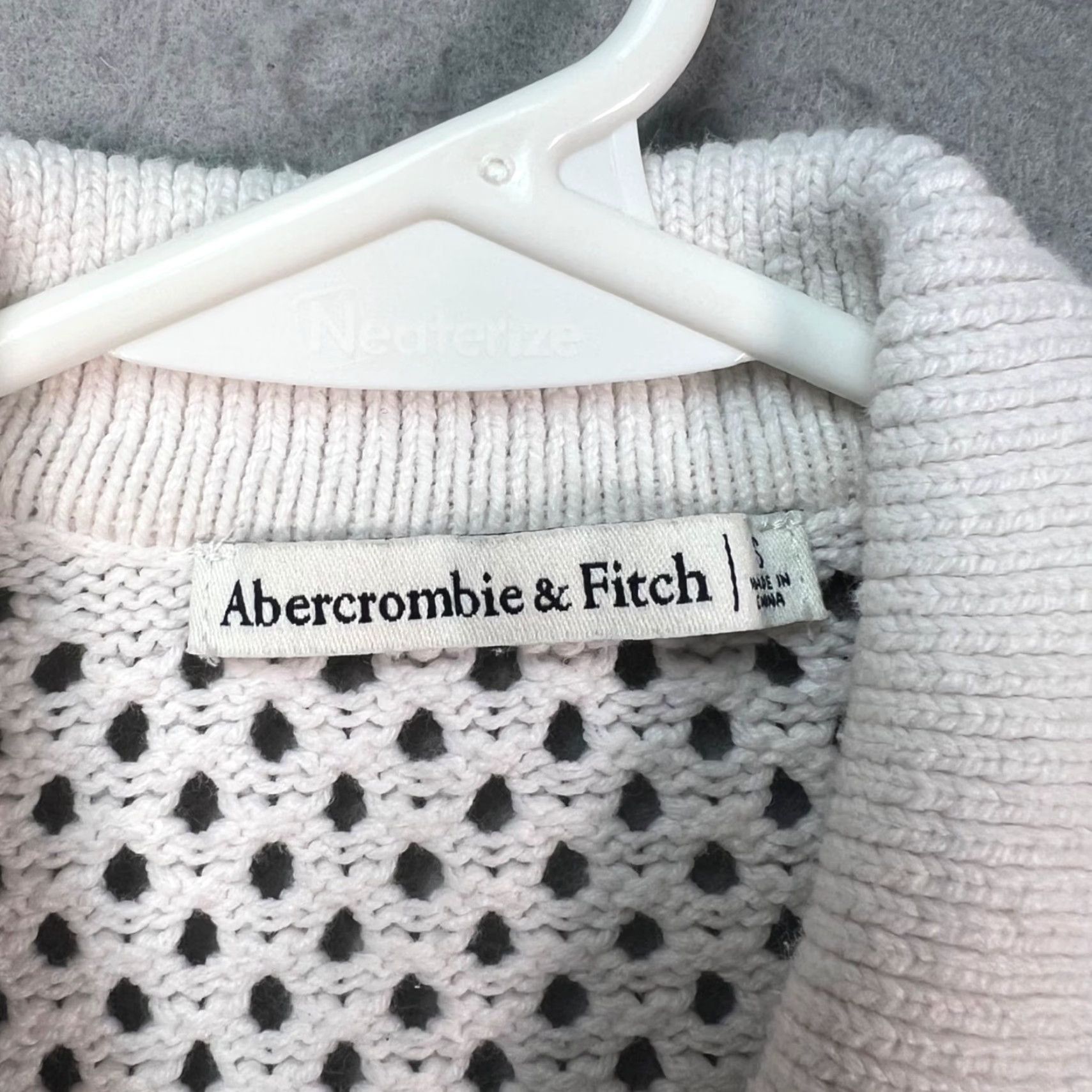 Abercrombie & Fitch Abercrombie & Fitch White Cropped Knit Cardigan Short Sleeve w/ Black Trim Small Womens XS? Size S / US 4 / IT 40 - 3 Thumbnail