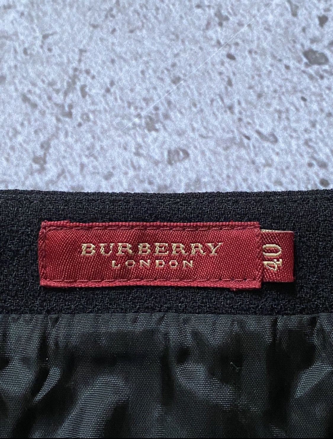 Burberry × Vintage Ladies Burberry London Red label Wool Skirt Size 27" / US 4 / IT 40 - 4 Thumbnail