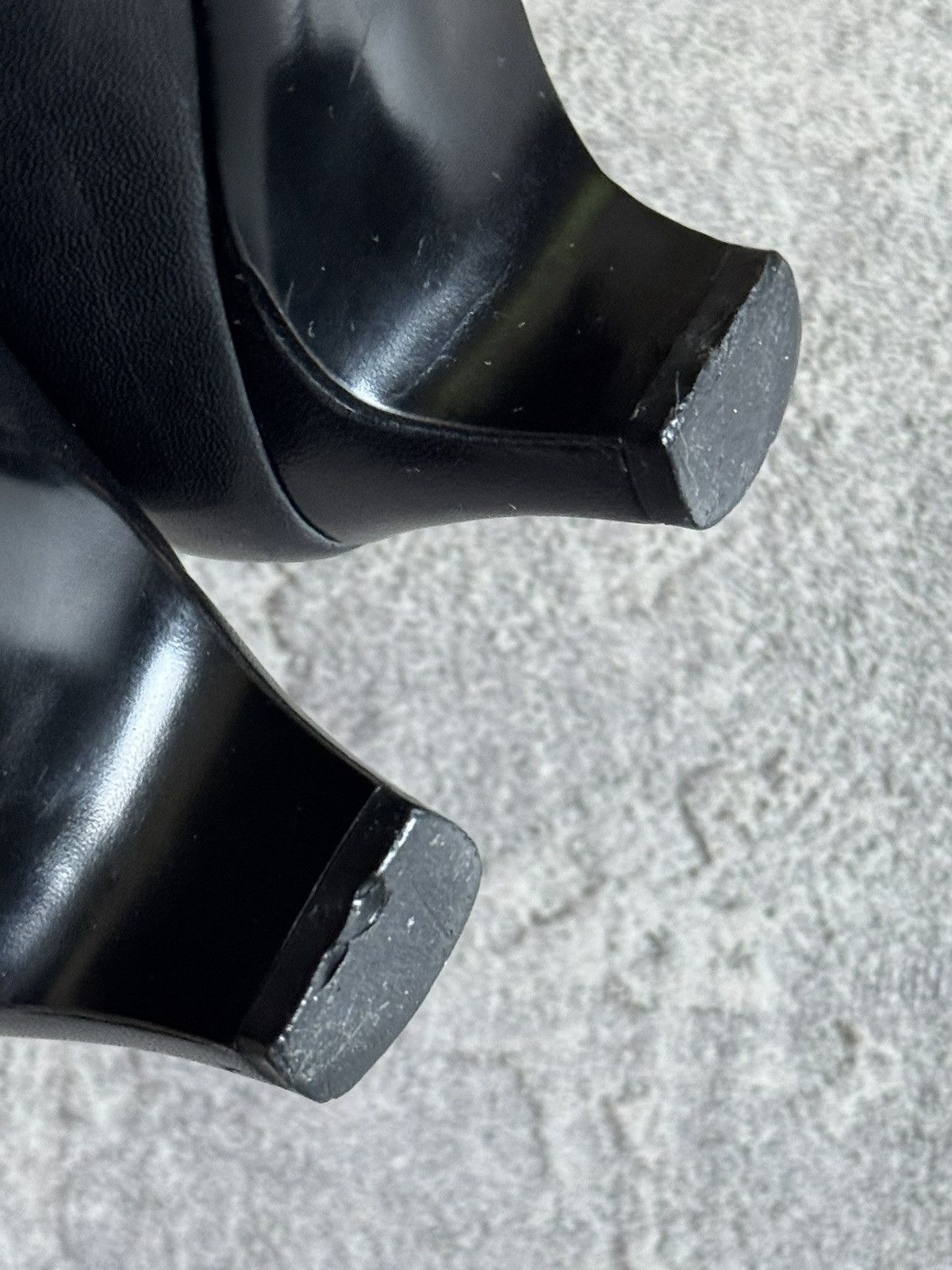 Salvatore Ferragamo Salvatore Ferragamo black leather short heels 👠 gold detail Size US 6 / IT 36 - 12 Thumbnail