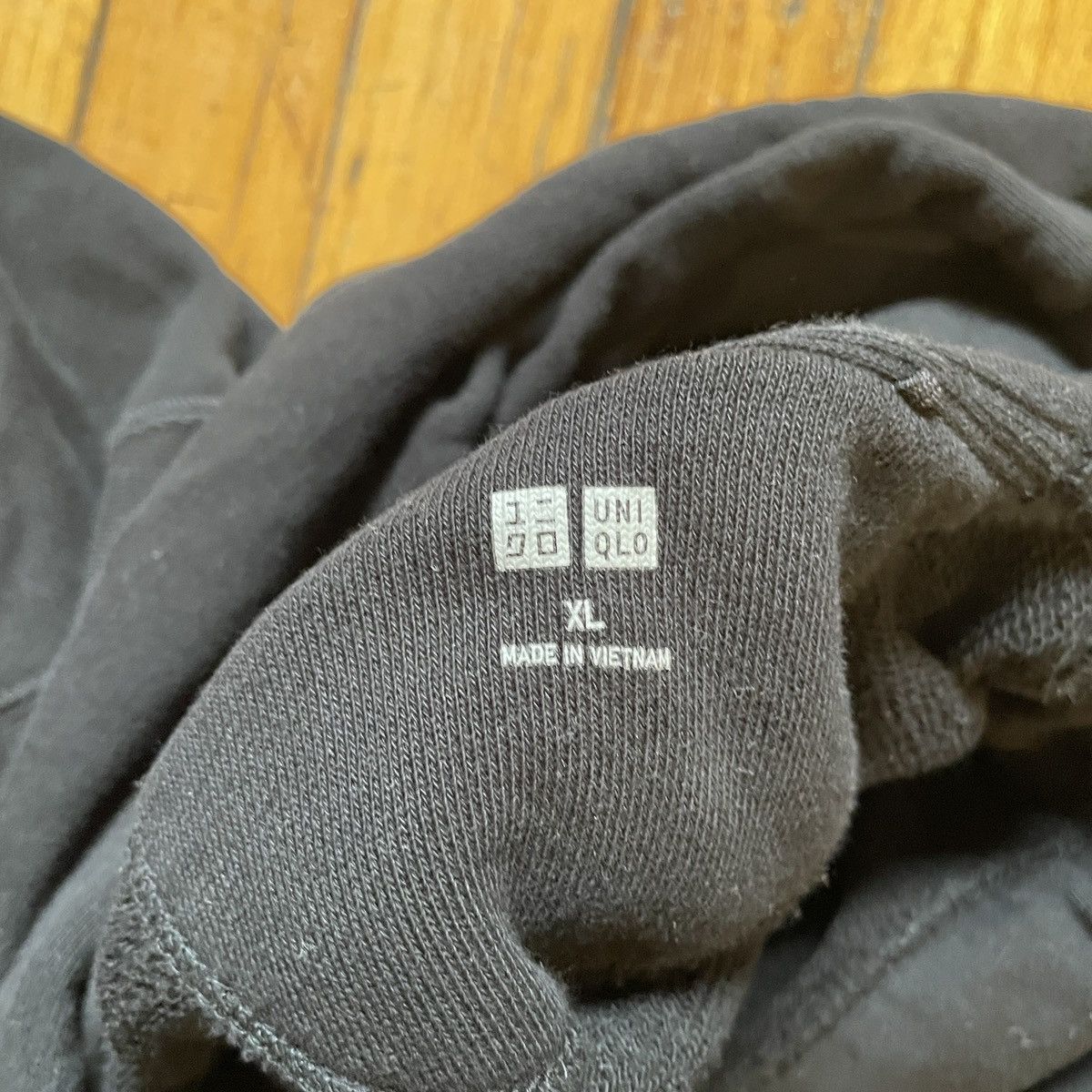 Uniqlo Uniqlo Black Pullover Hoodie Men’s Size XL Size US XL / EU 56 / 4 - 4 Thumbnail