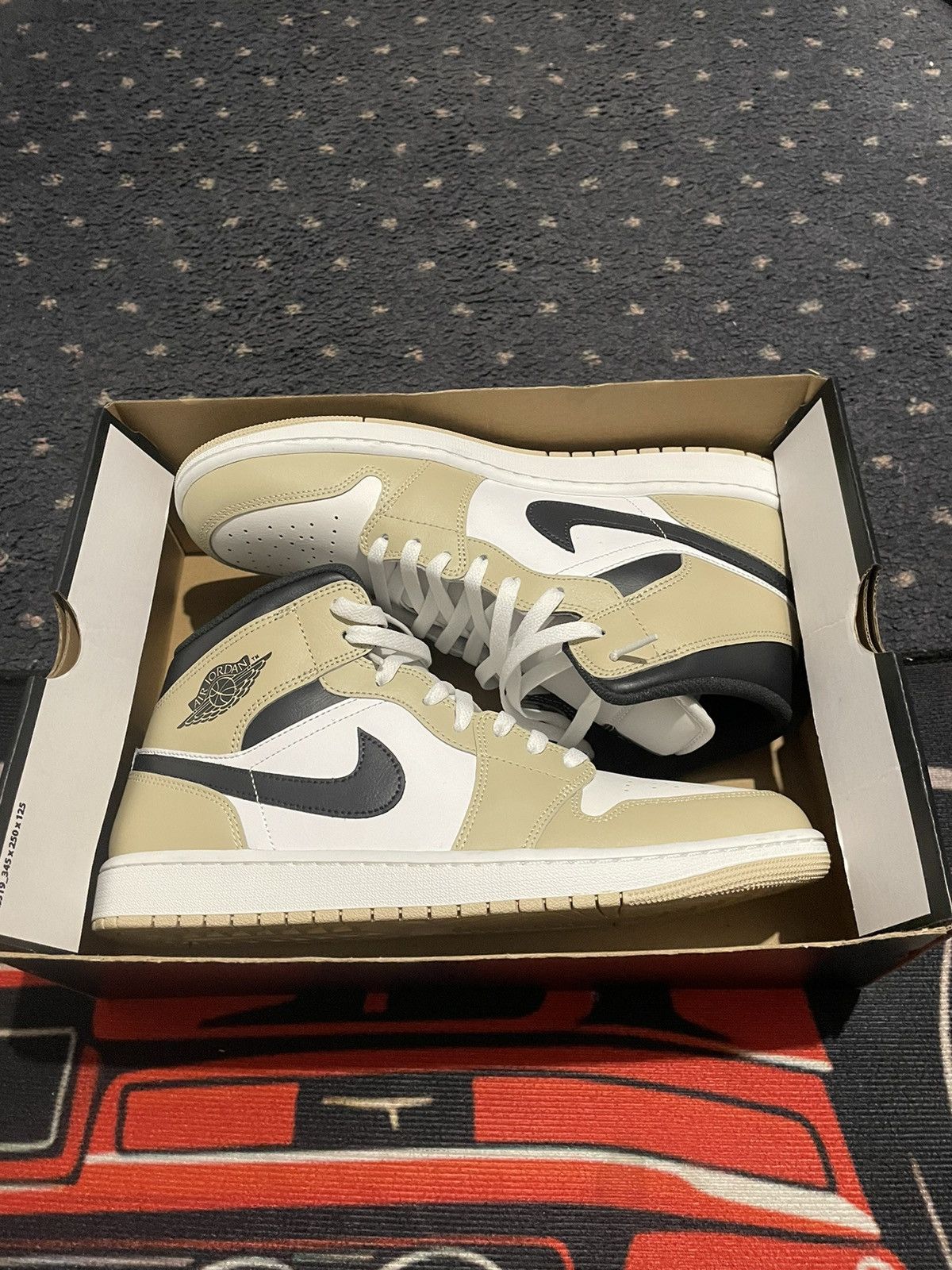 Nike Nike Air Jordan 1 Mid SE in cream and black Size US 12.5 / EU 45-46 - 1 Thumbnail