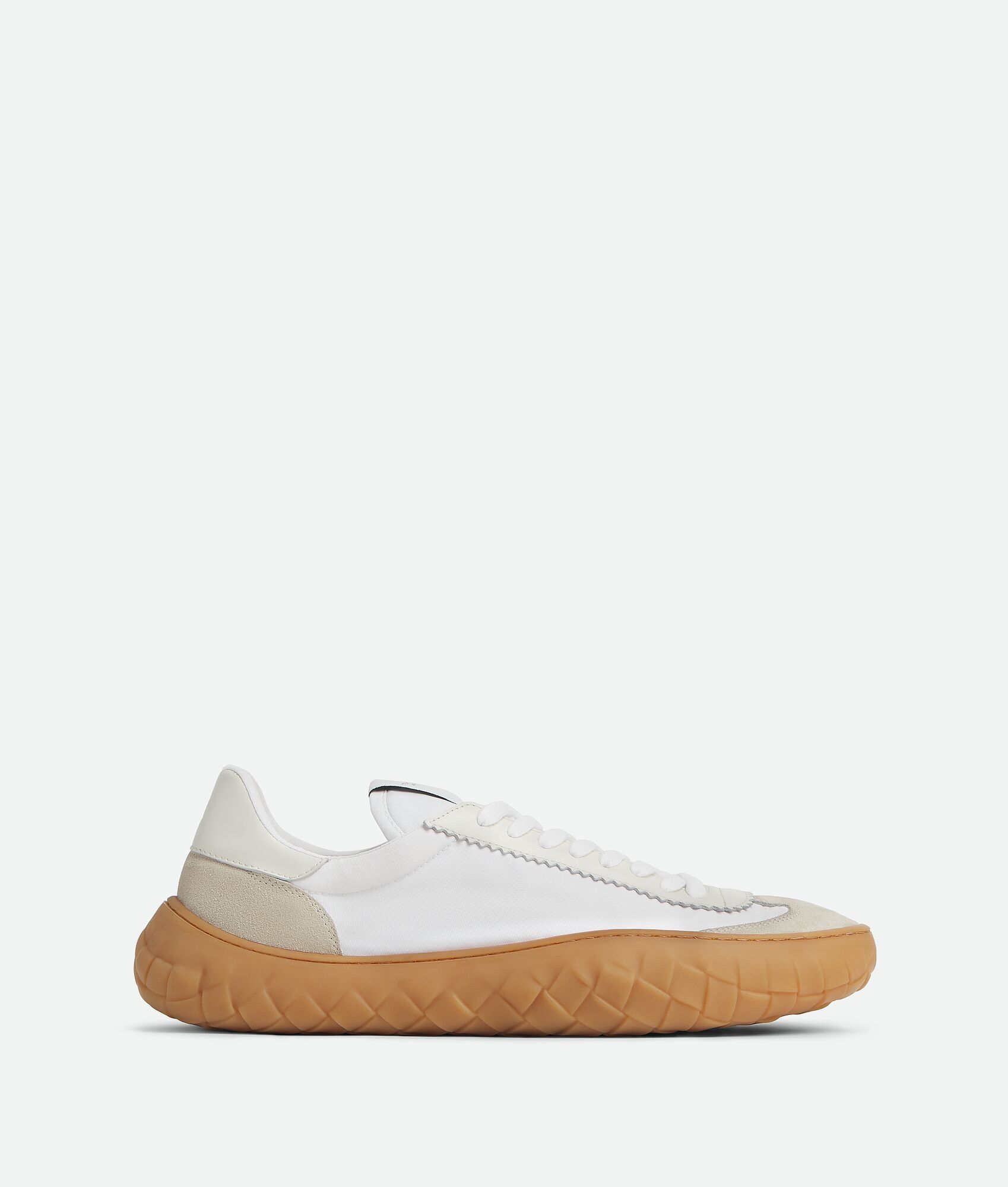 o1lf3ng10825 Explora Sneakers in White/Gray