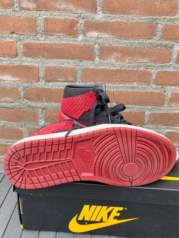 Jordan Brand Bred flyknit air I retro high og 43 Size US 9.5 / EU 42-43 - 5 Thumbnail