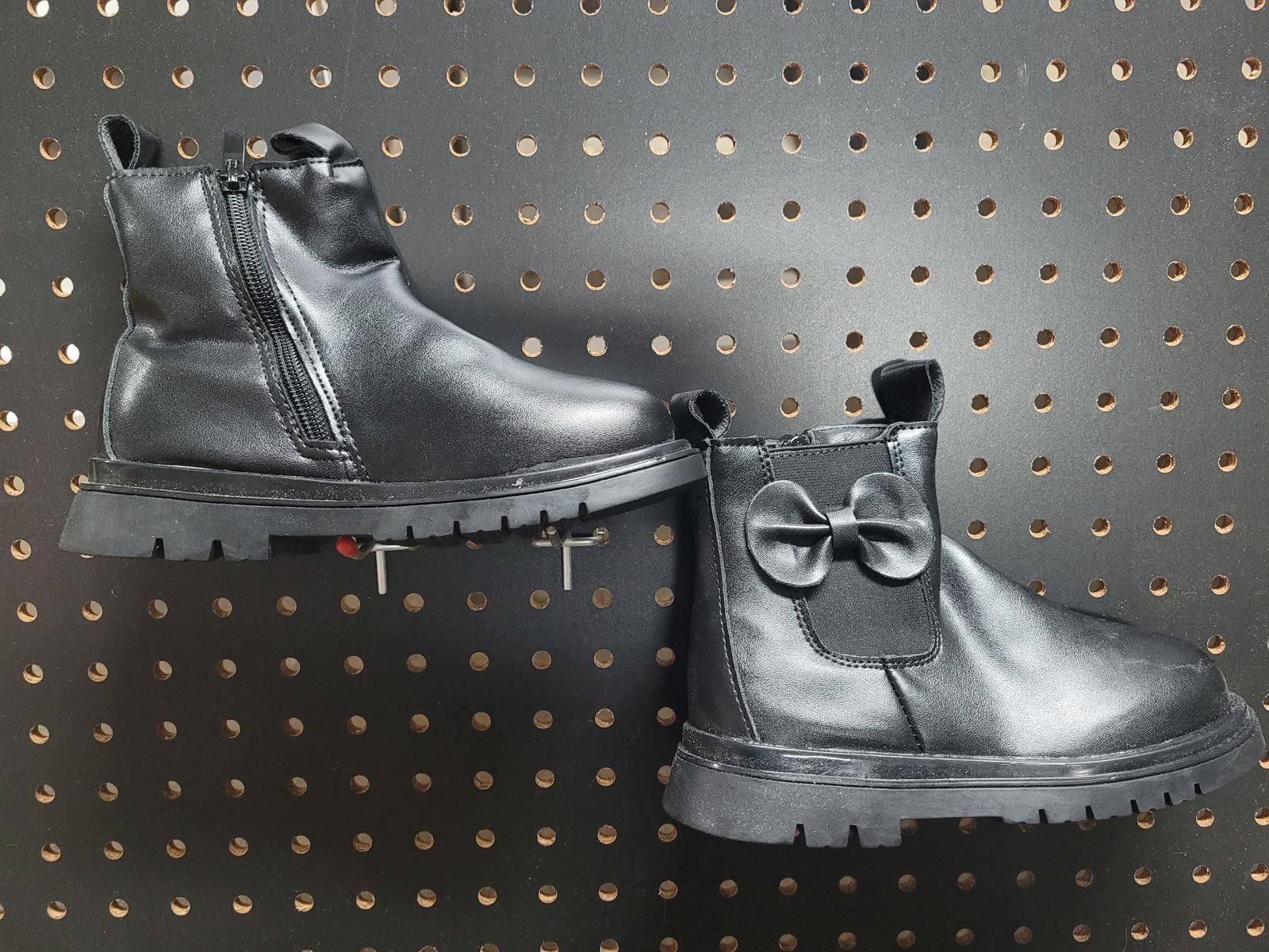 The Unbranded Brand Sleek Black Boots - Grab 'Em Before They're Gone! Size US 4.5 / IT 34.5 - 1 Thumbnail