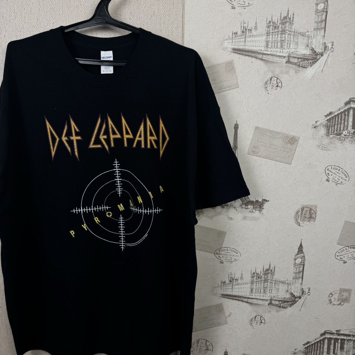 Band Tees × Vintage Vintage Def Leppard T shirt Pyromania 2015 Black Mens Rock Size US XXL / EU 58 / 5 - 7 Thumbnail