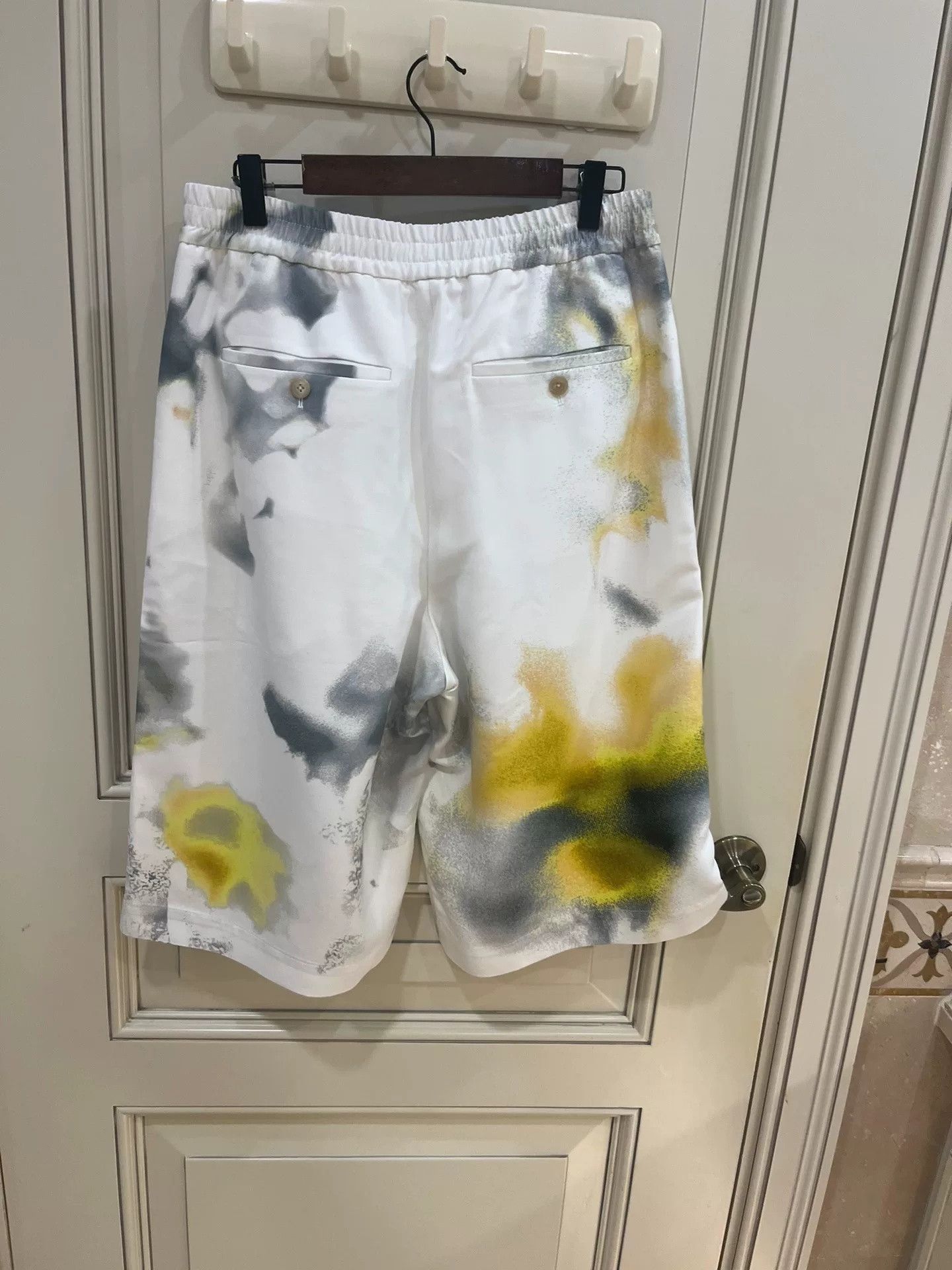 Alexander McQueen Alexander McQueen Abstract Pattern Shorts Size US 28 / EU 44 - 4 Thumbnail
