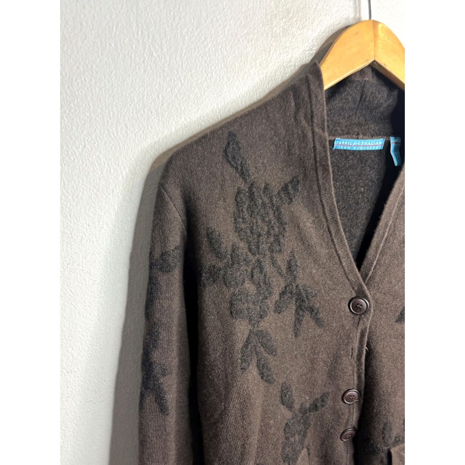 Vintage VINTAGE? No. Terryl for Thalian Cardigan Womens M Brown 100% Cashmere Floral Knit V-Neck Long Sleeve Pockets Button Winter Casual Womens Size M / US 6-8 / IT 42-44 - 2 Thumbnail
