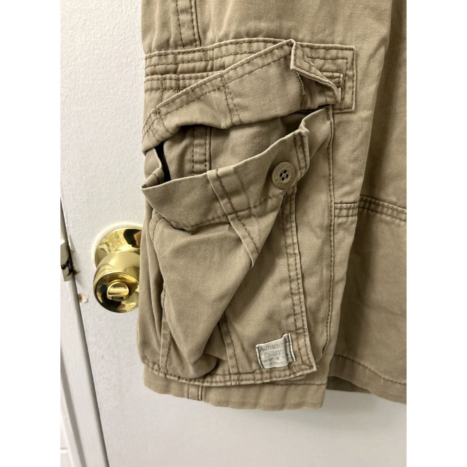 Levi's Levi's Cargo Shorts Mens 38 Brown Canvas Cotton Zip Flat Front Cargo Pocket Shorts Regular Fit Vintage No Size US 38 / EU 54 - 4 Thumbnail