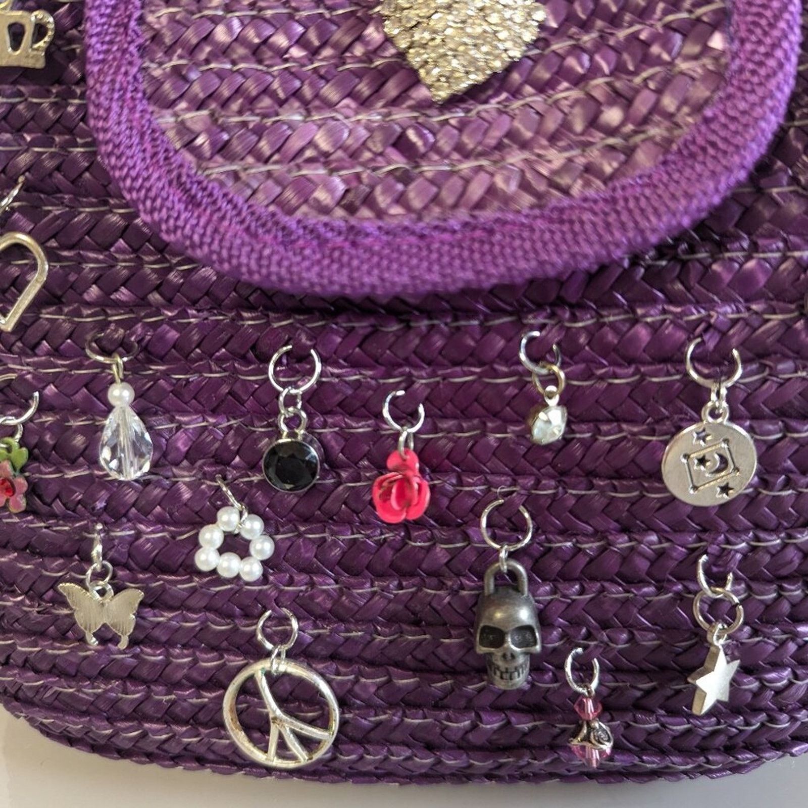 Vintage Vintage Purple Straw Crossbody Bag Upcycled Jewelry Charms Size ONE SIZE - 4 Thumbnail