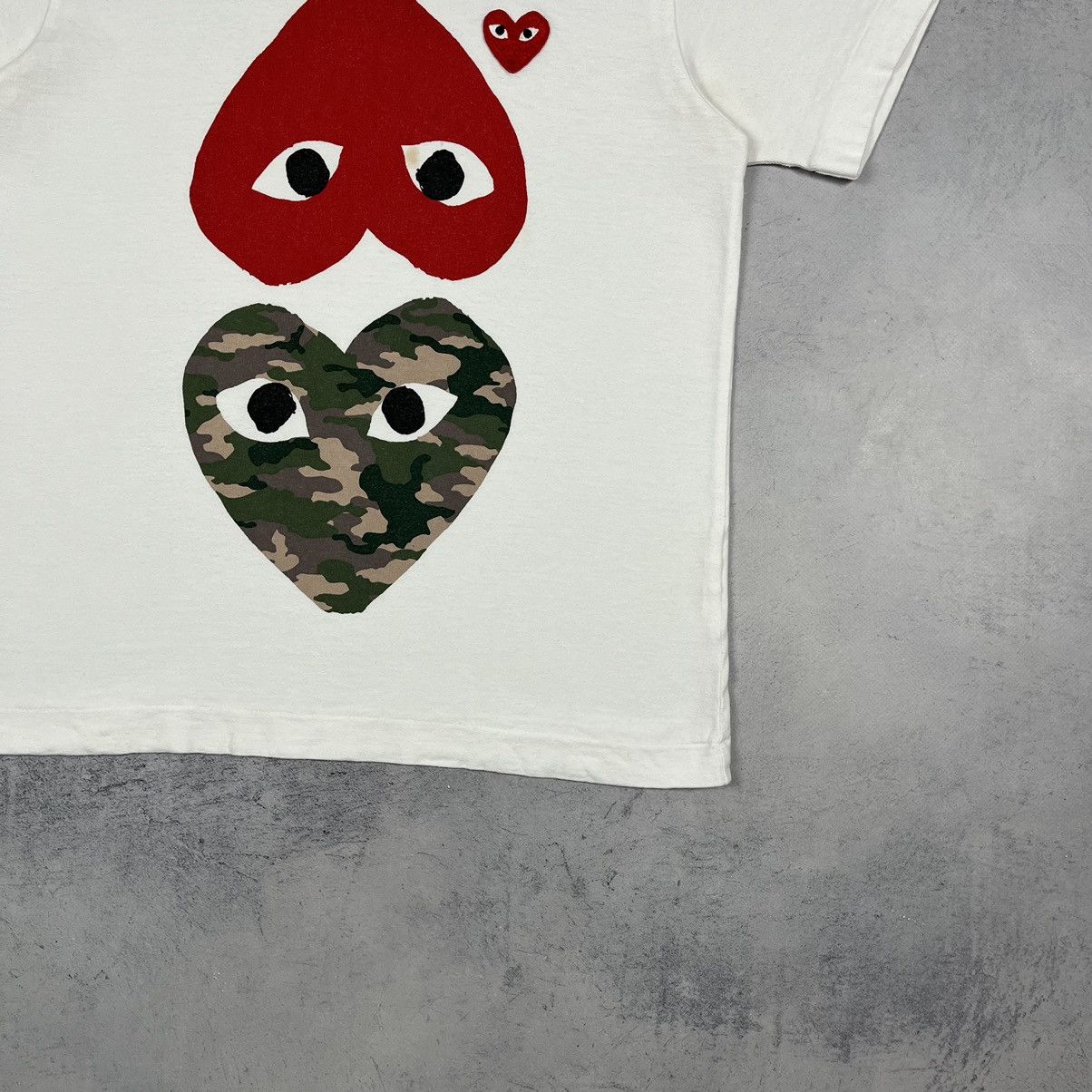 Comme des Garcons Ladies Comme Des Garçons Double Heart big logo T shirt Size L / US 10 / IT 46 - 4 Thumbnail