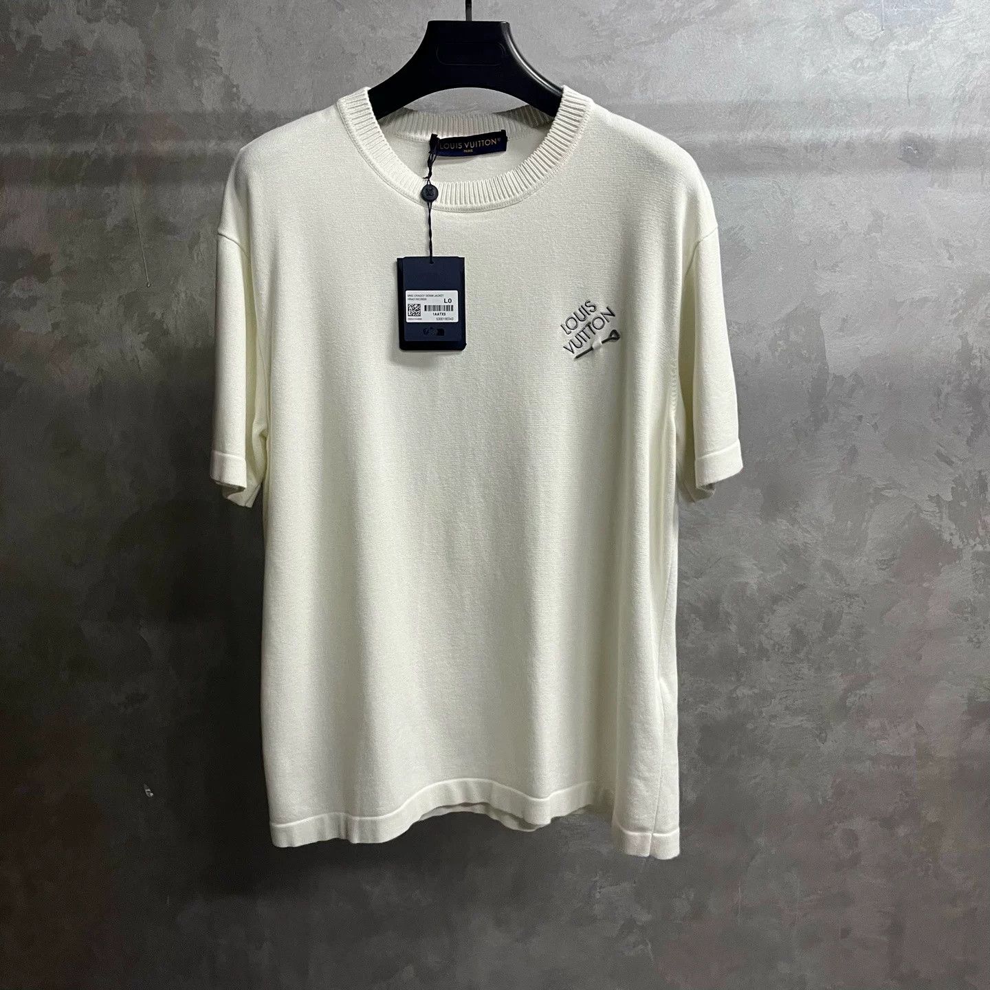 Louis Vuitton Louis Vuitton White Chest Logo Crewneck T-shirt Size US L / EU 52-54 / 3 - 1 Thumbnail