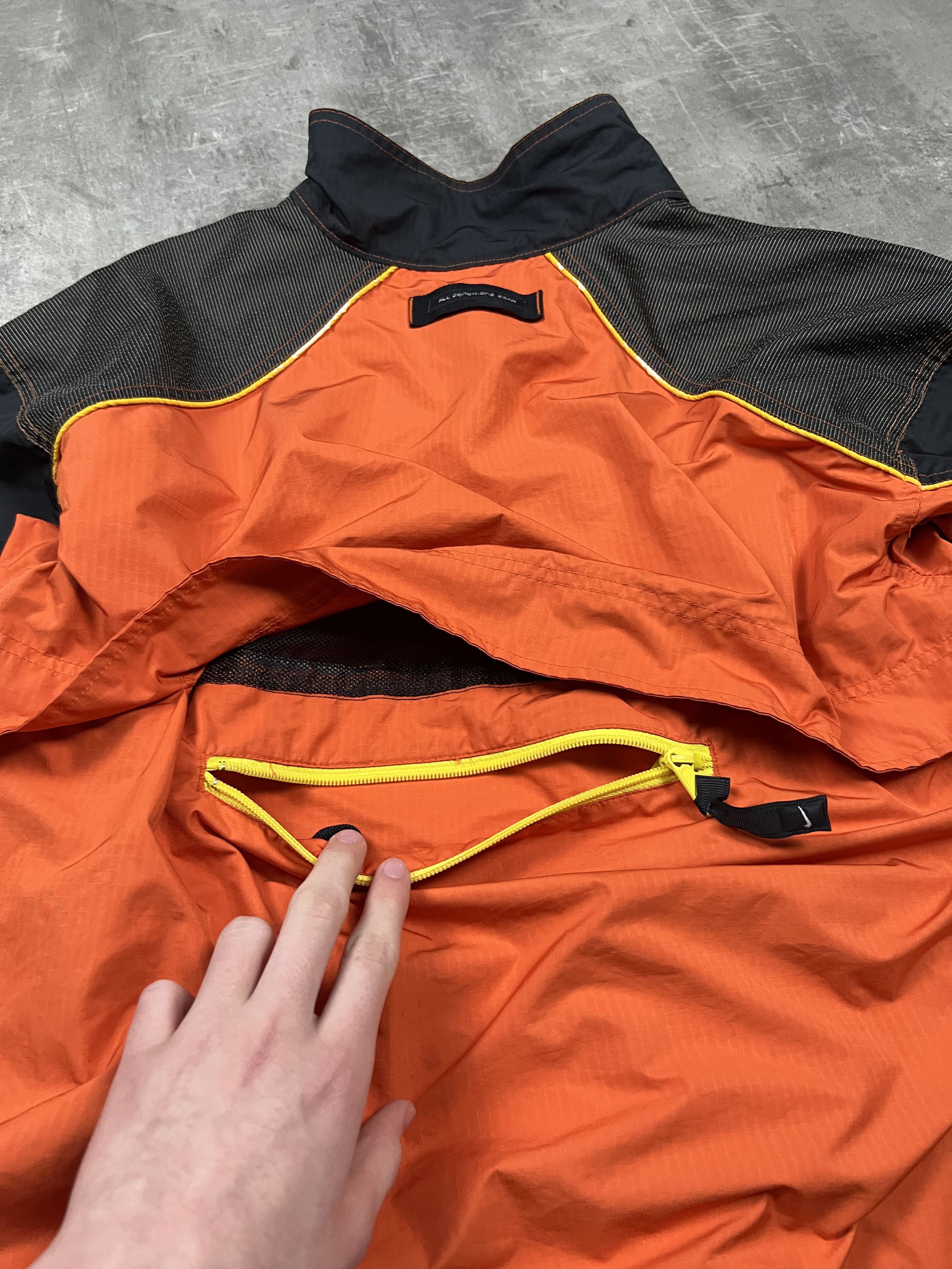 Nike ACG nike acg jacket (in bagpack) size M mens original Size US M / EU 48-50 / 2 - 16 Thumbnail