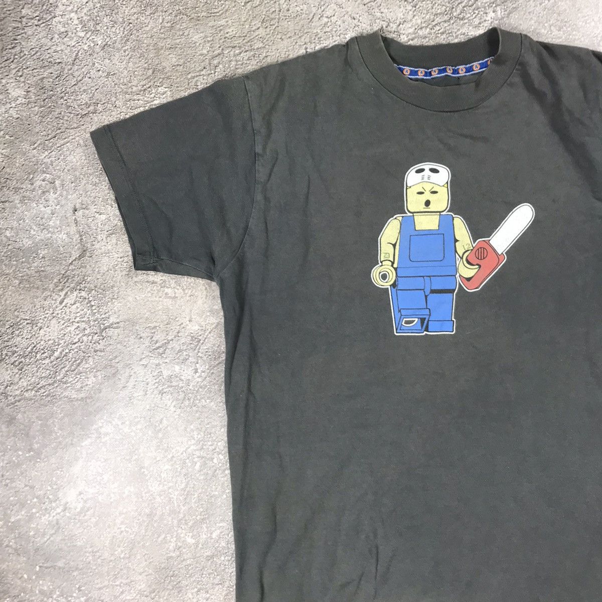 Vintage Vintage Y2K Graphic Tee Lego Man Skate Streetwear Thrashed M Size US M / EU 48-50 / 2 - 3 Thumbnail