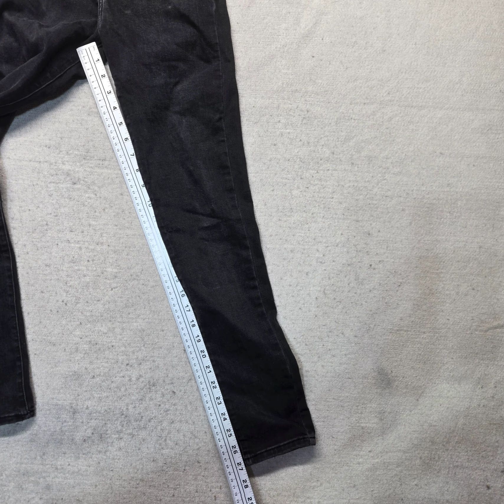 Forever 21 FOREVER 21 Jeans Skinny Mid Rise Black 24 Womens Pants Zip 5-Pocket Denim Cotton Blend Medium Wash Vintage No Inseam 28 Womens Size 42" / US 20 - 6 Thumbnail