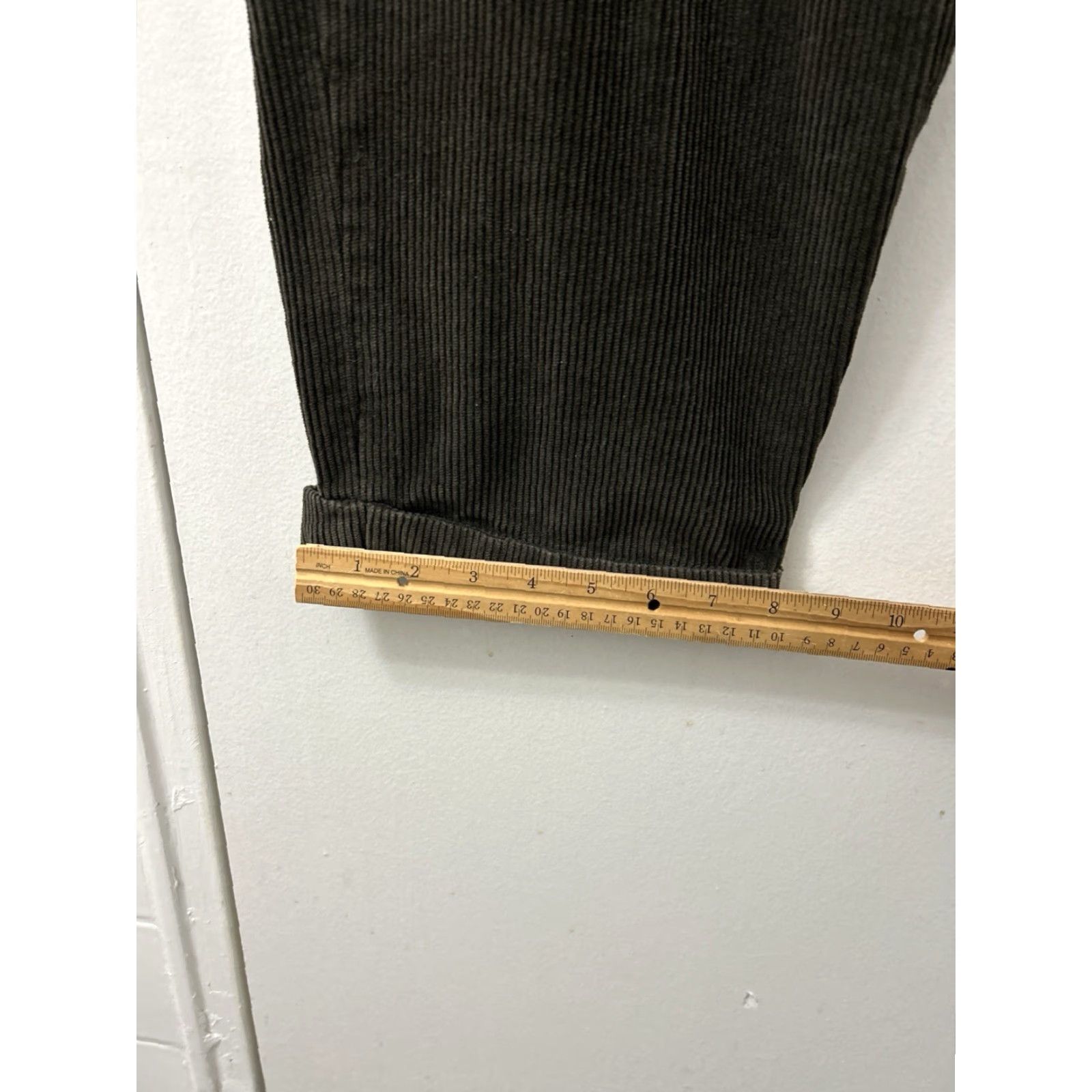 Brooks Brothers Brooks Brothers 346 Corduroy Pants Mens 34x32 Brown Pleated Trousers Front Pockets Classic Fit Vintage: No Regular Inseam 32" Style: Dress Pants Size US 34 / EU 50 - 5 Thumbnail