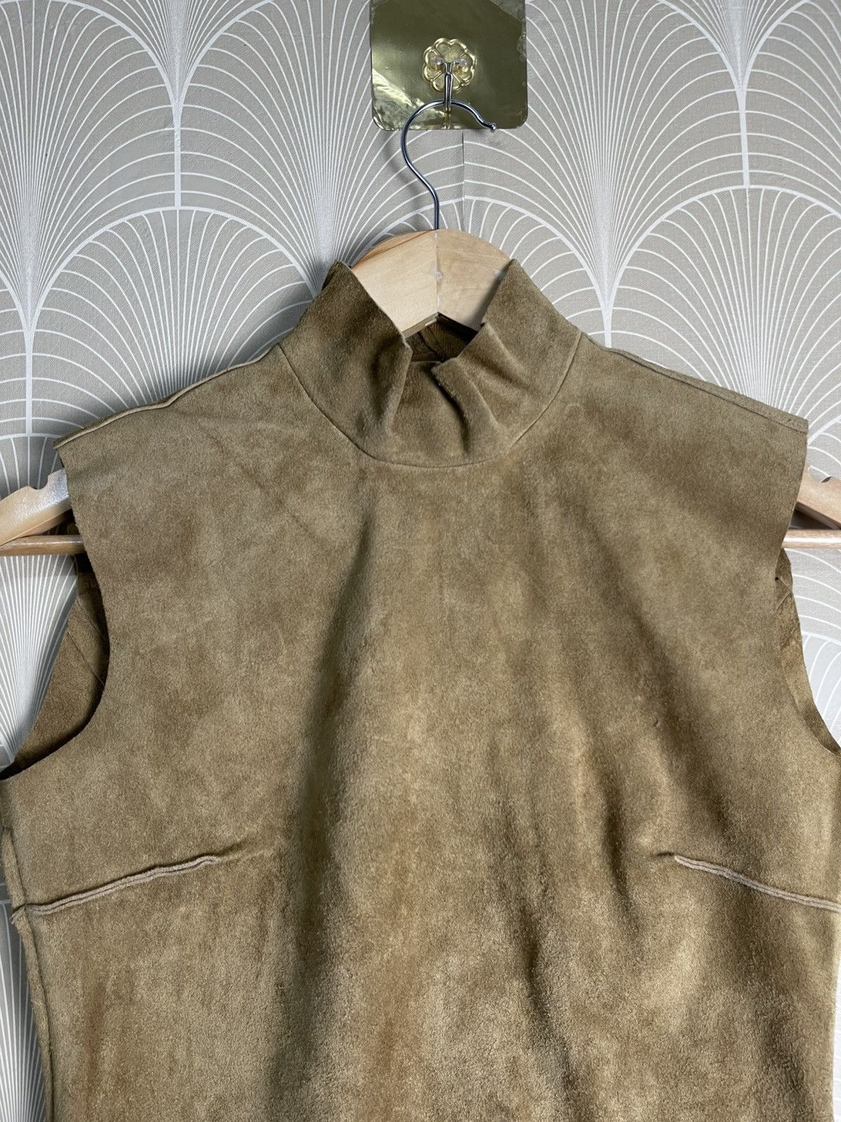Japanese Brand × Vintage VINTAGE HOLONIC COWHIDE SUEDE LEATHER SLEEVELESS JACKET Size S / US 4 / IT 40 - 15 Thumbnail