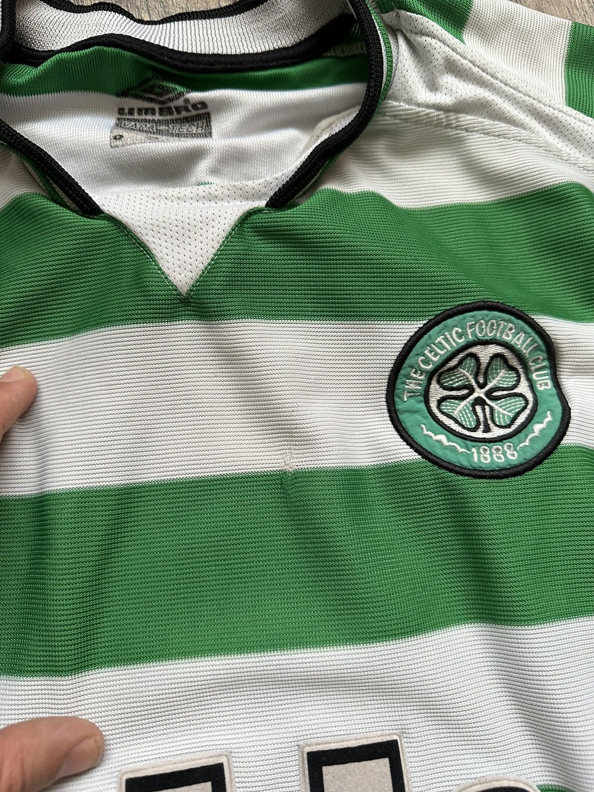 Umbro 2001/02 Umbro Celtic FC Distressed Vintage Home Jersey Size US L / EU 52-54 / 3 - 10 Thumbnail