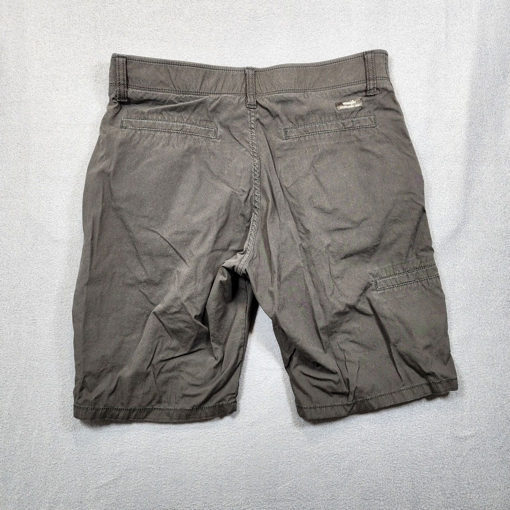 Wrangler Wrangler Shorts 32x10 Black Chino Casual Stretch Hiking Outdoor Men’s Regular Inseam 10" Zip Flat Front Overall Mens Size US 32 / EU 48 - 2 Thumbnail