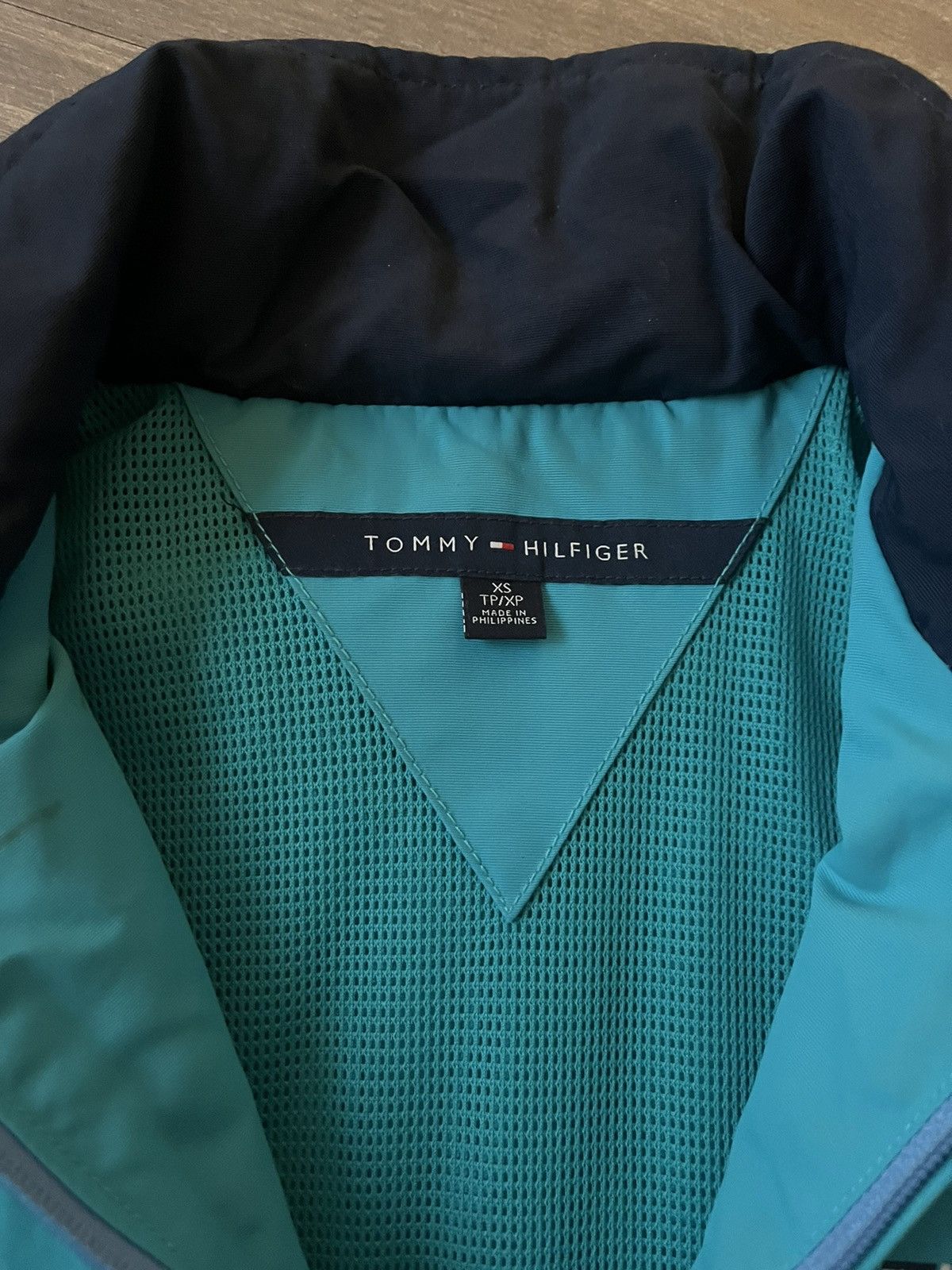 Tommy Hilfiger × Vintage Vintage Tommy Hilfiger Windbreaker Size XS / US 0-2 / IT 36-38 - 3 Thumbnail