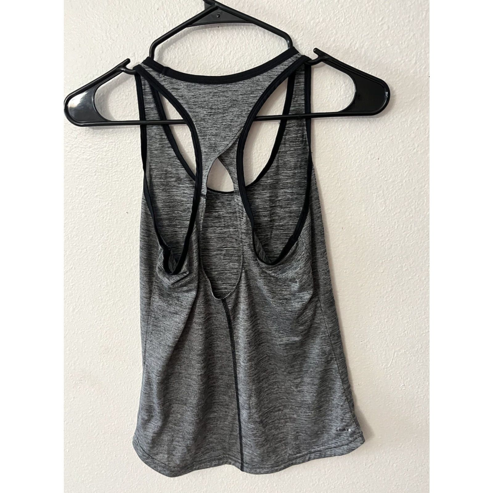 Adidas VINTAGE Adidas Shirt Womens XS Gray Tank Top Sleeveless Tshirt Logo Athleisure Distresse Size XS / US 0-2 / IT 36-38 - 2 Thumbnail