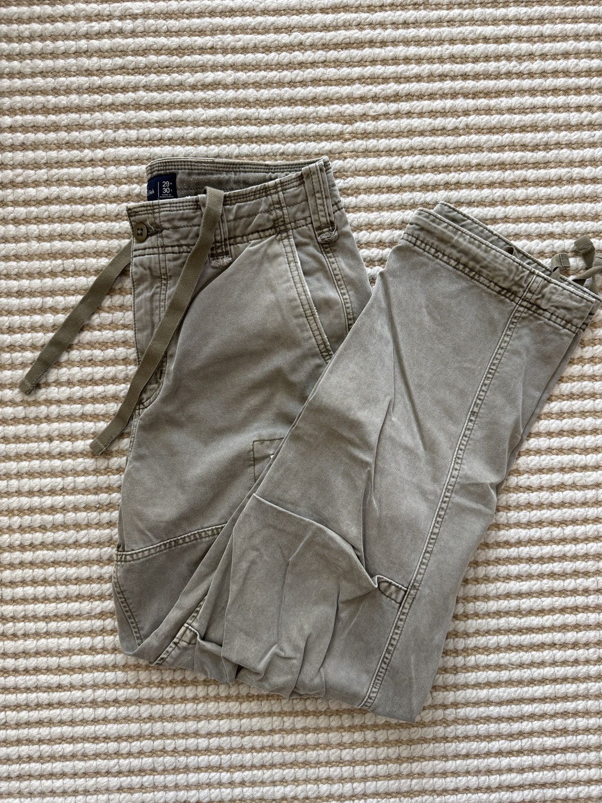 Abercrombie & Fitch Olive Cargo Pants (29W × 30L) Size US 29 - 5 Thumbnail