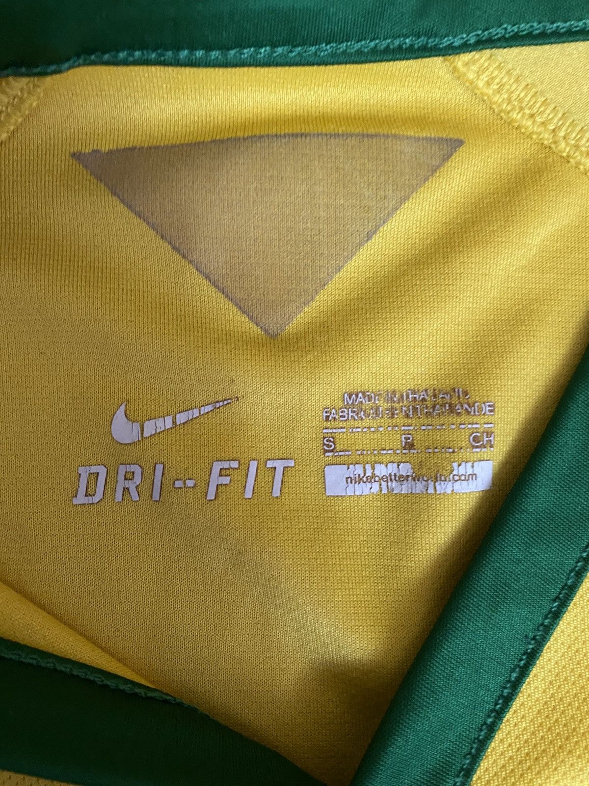 Nike Nike BRASIL 2014 2015 HOME FOOTBALL SHIRT SOCCER JERSEY Size US S / EU 44-46 / 1 - 8 Thumbnail