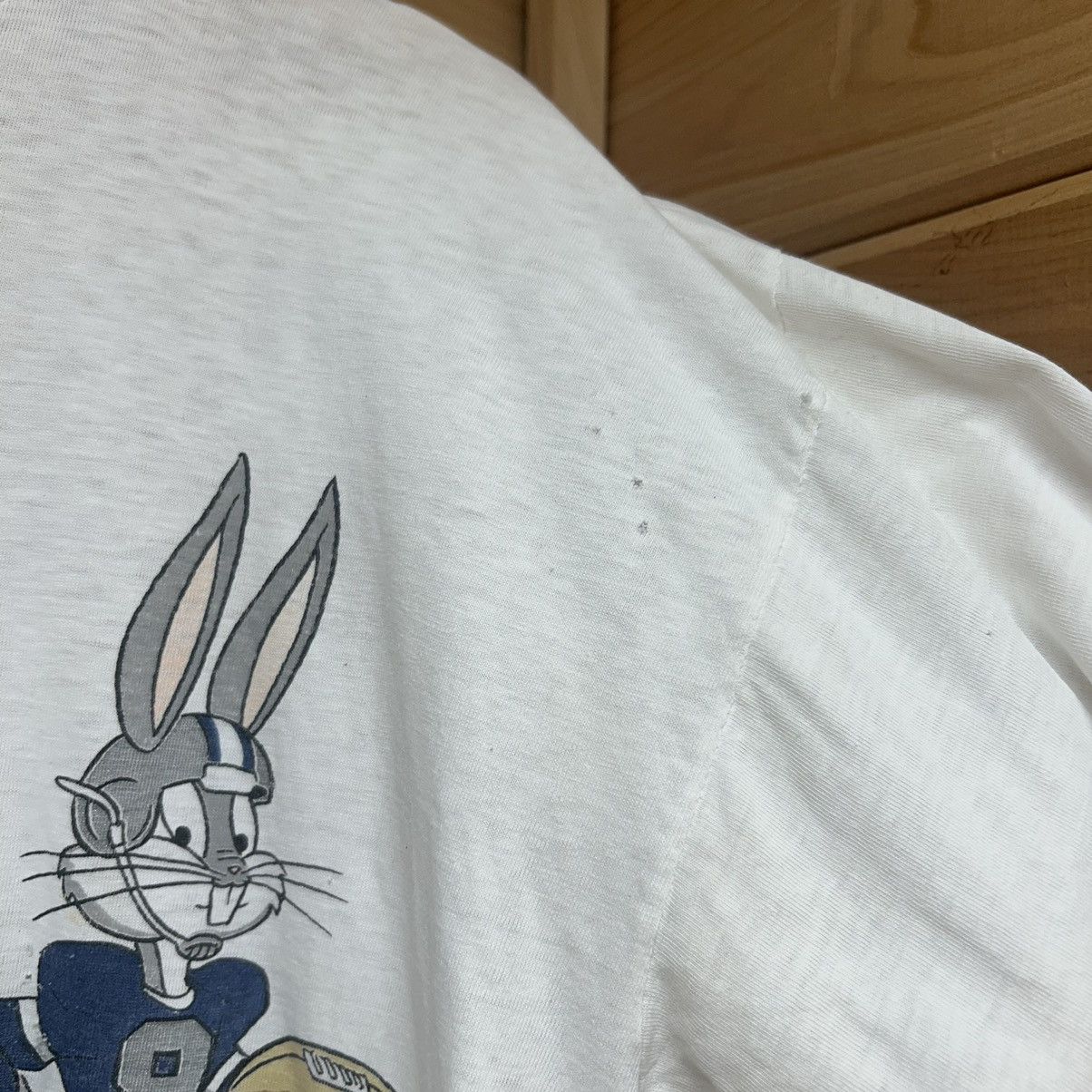 Vintage Vintage 90s Looney Tunes Taz Daffy Duck NFL Football T Shirt Size US L / EU 52-54 / 3 - 6 Thumbnail